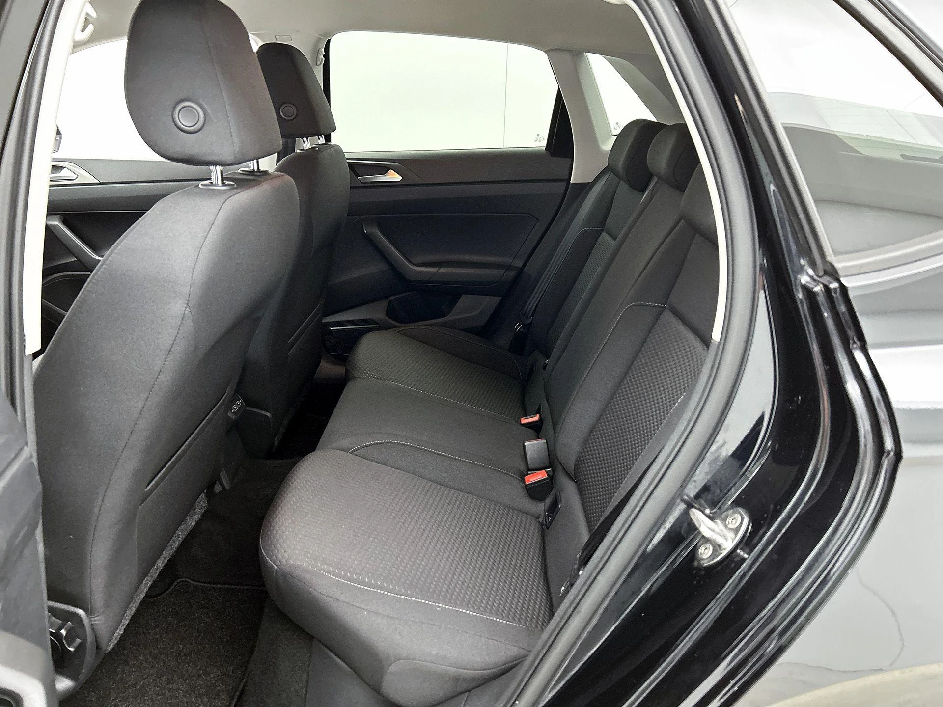 Volkswagen-Polo-image-24