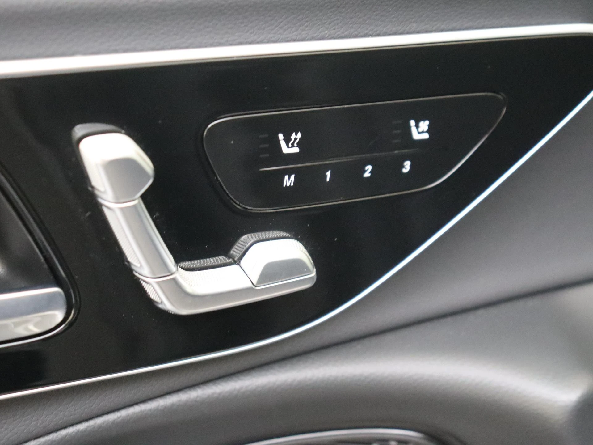 Mercedes-Benz-E-Klasse-image-24