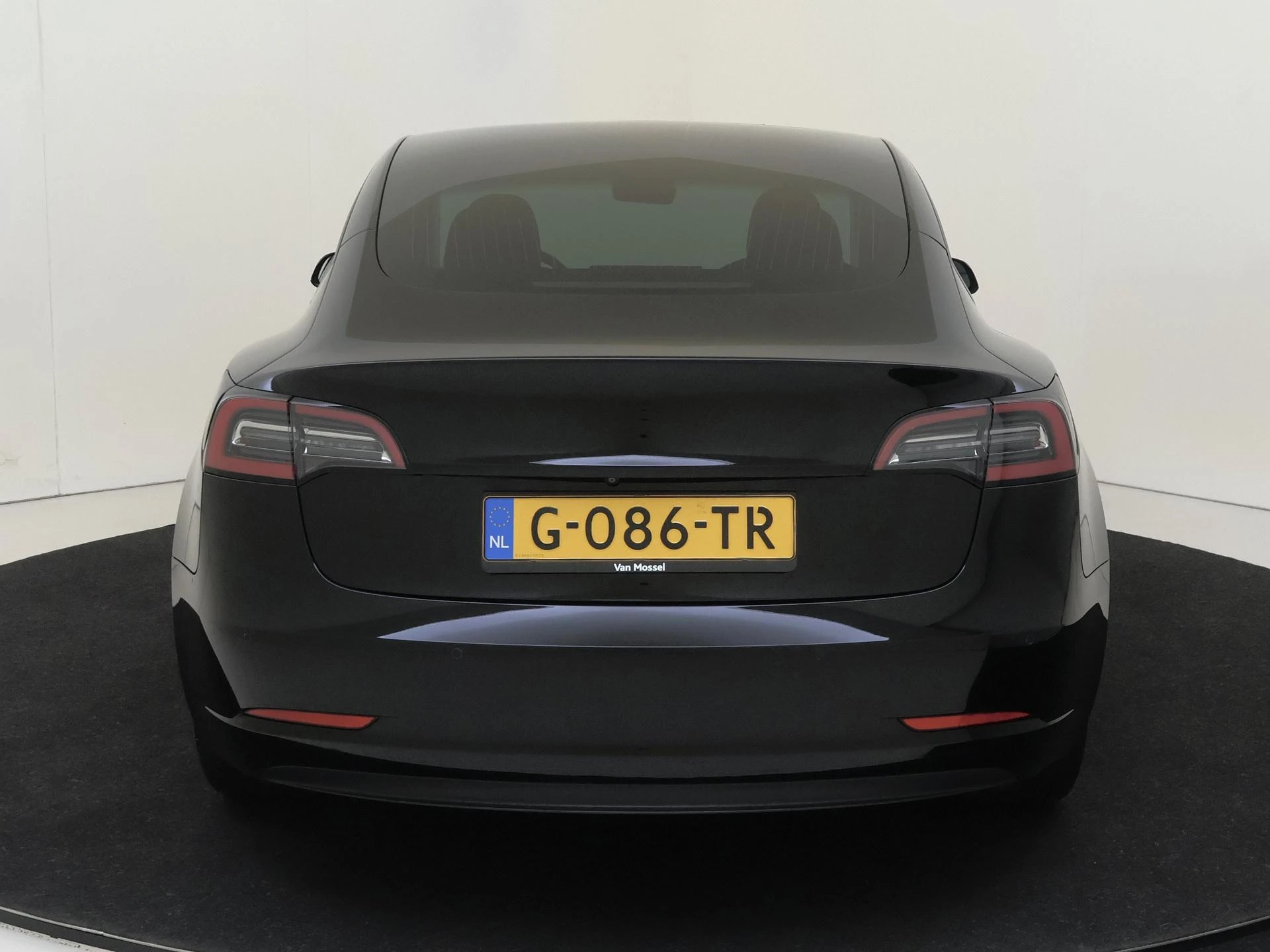 Tesla-Model 3-image-6