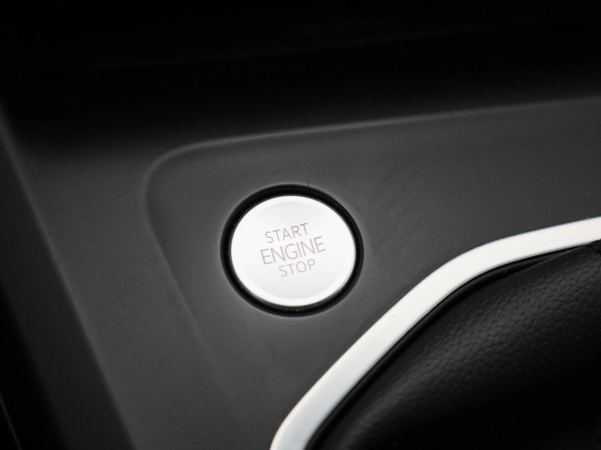 Volkswagen-Golf-image-25