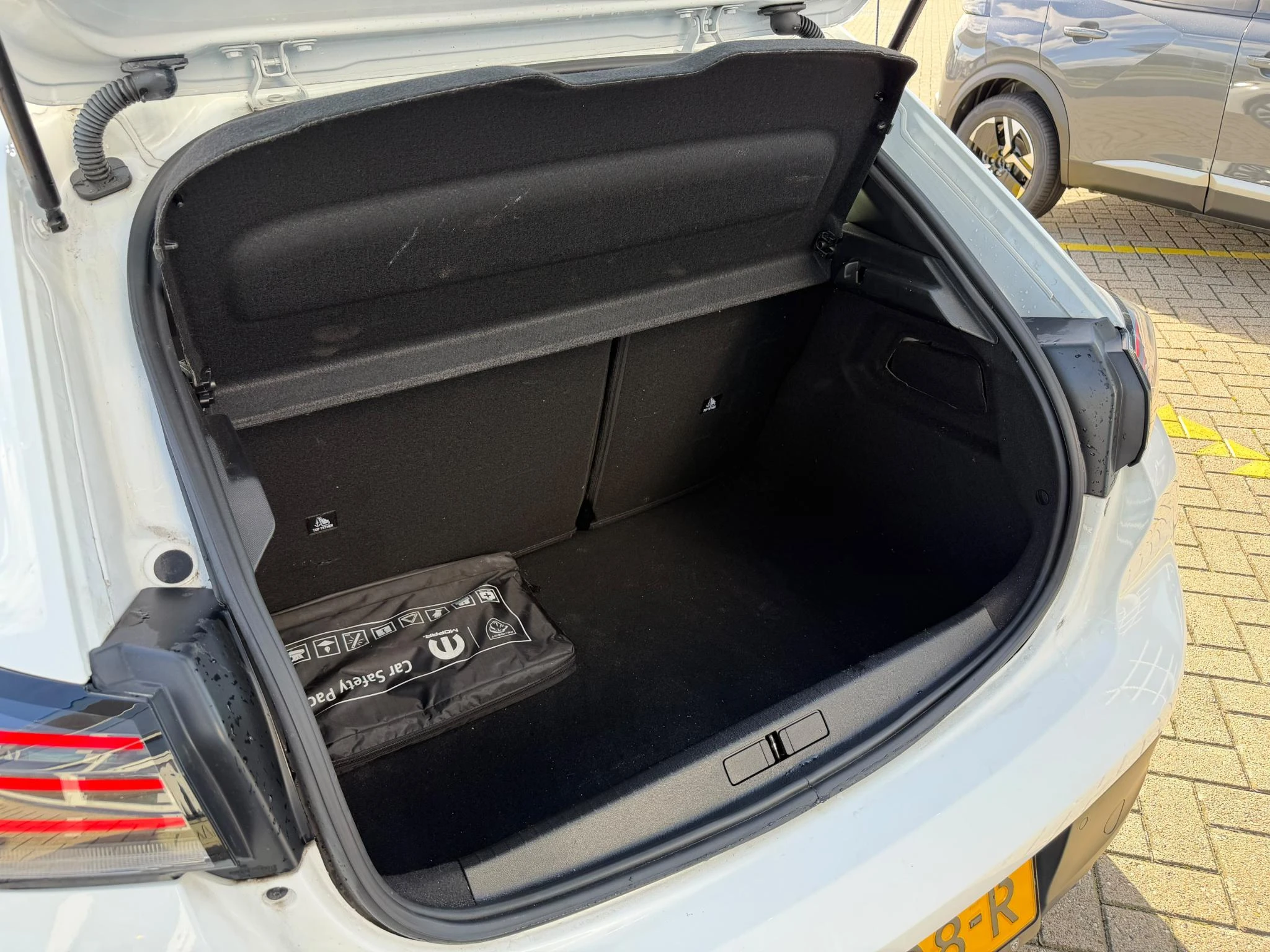 Peugeot-208-image-19