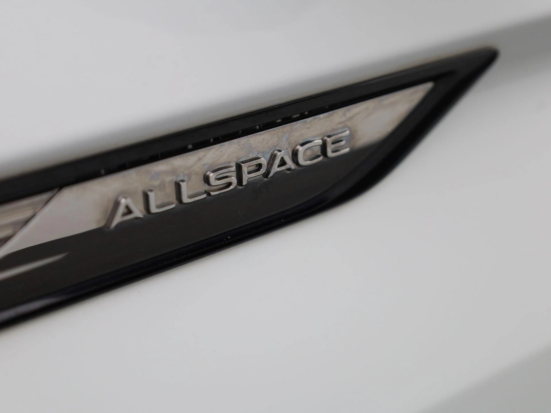 Volkswagen-Tiguan-image-17