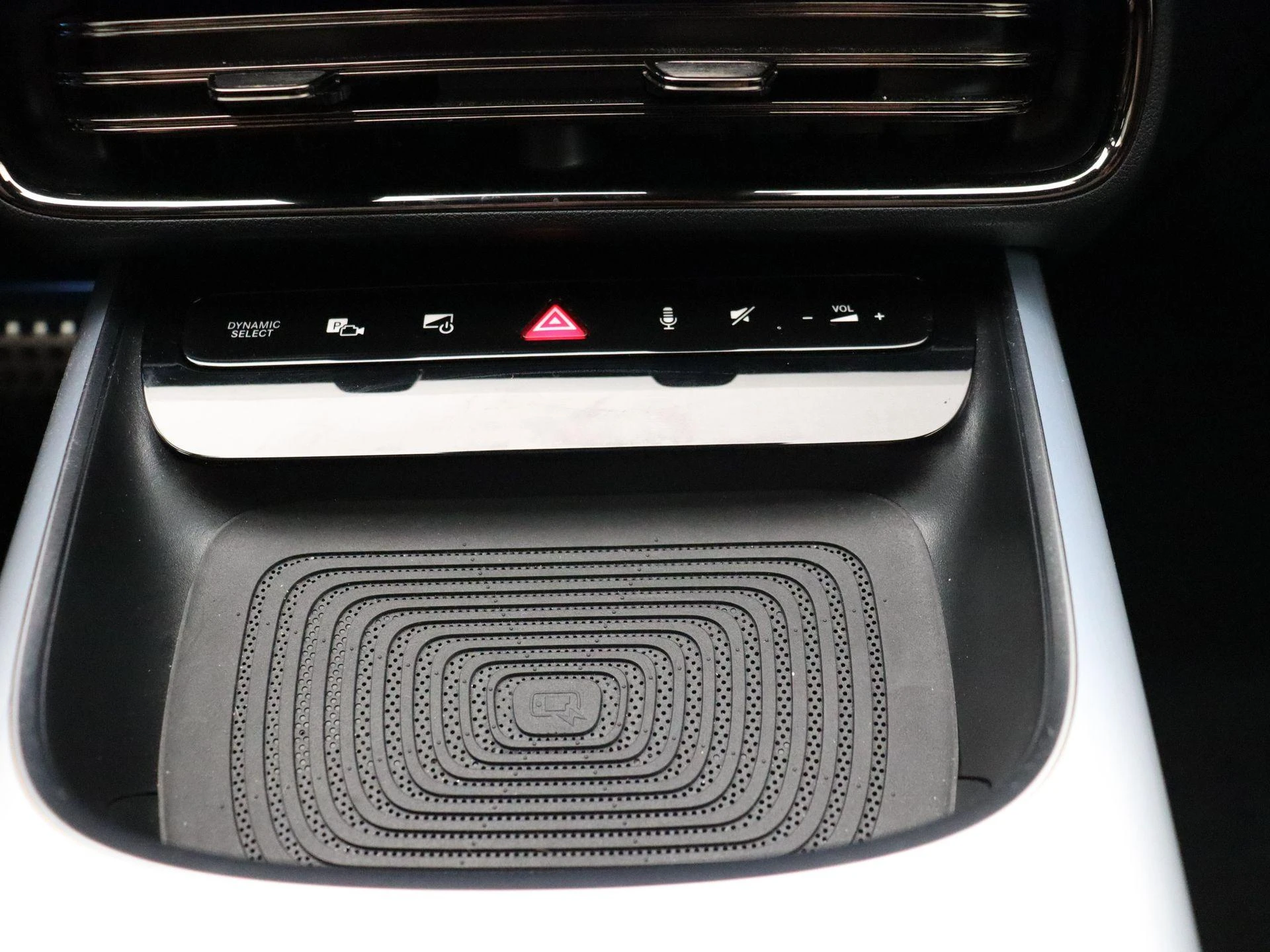 Mercedes-Benz-CLA-image-18