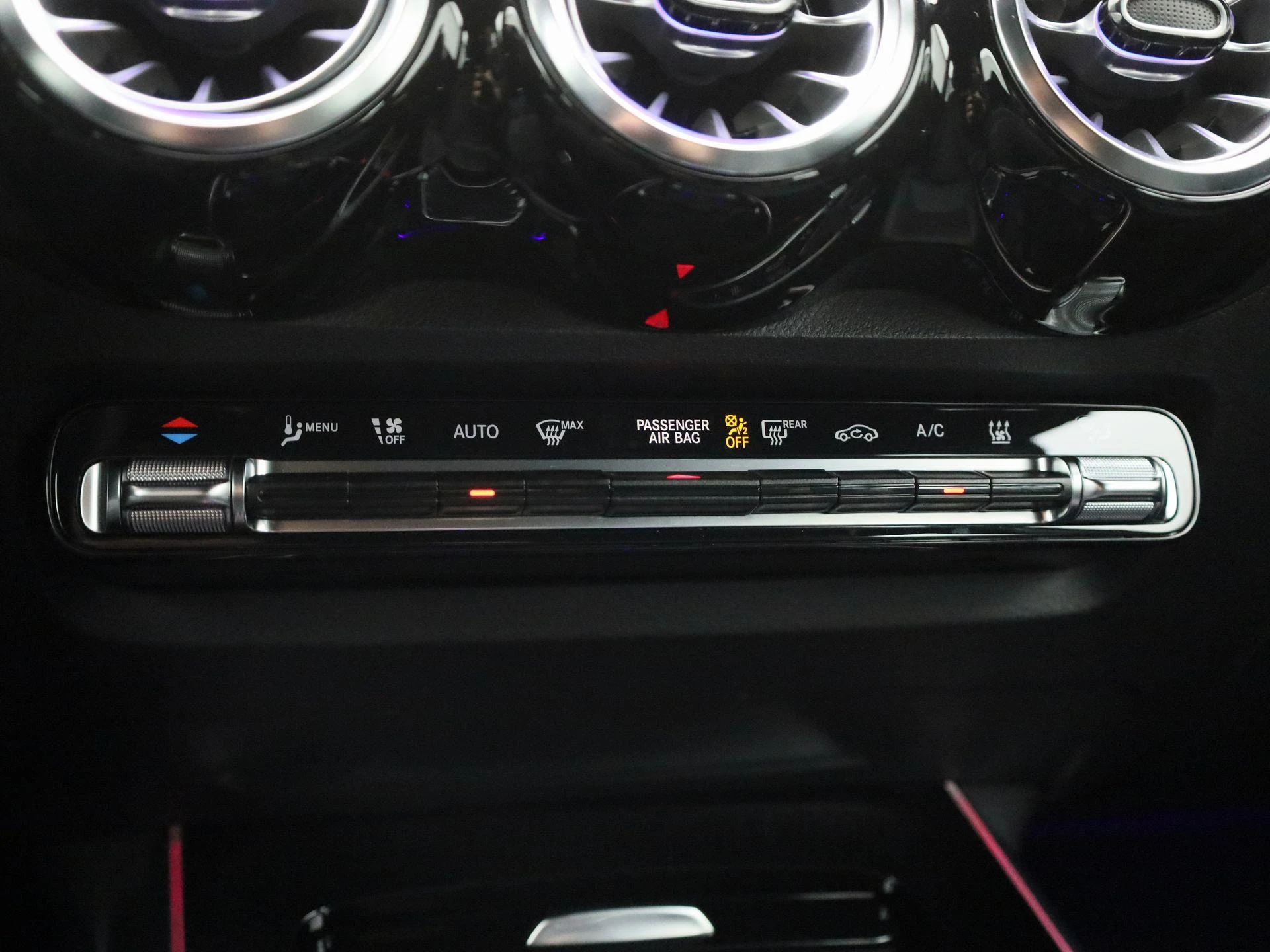 Mercedes-Benz-EQB-image-19