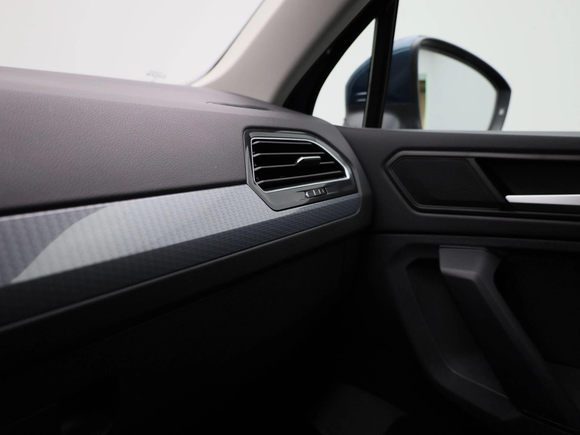 Volkswagen-Tiguan-image-27