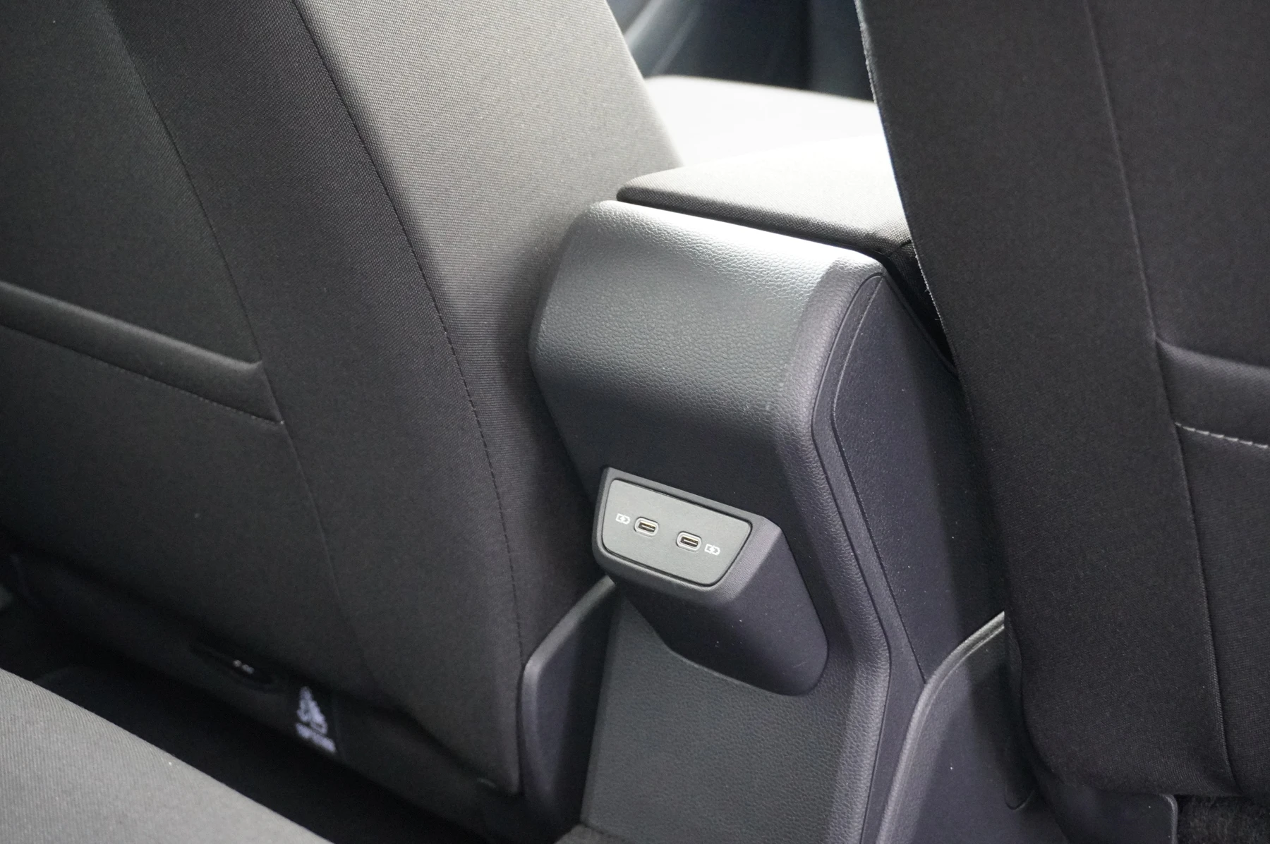 Volkswagen-Polo-image-9