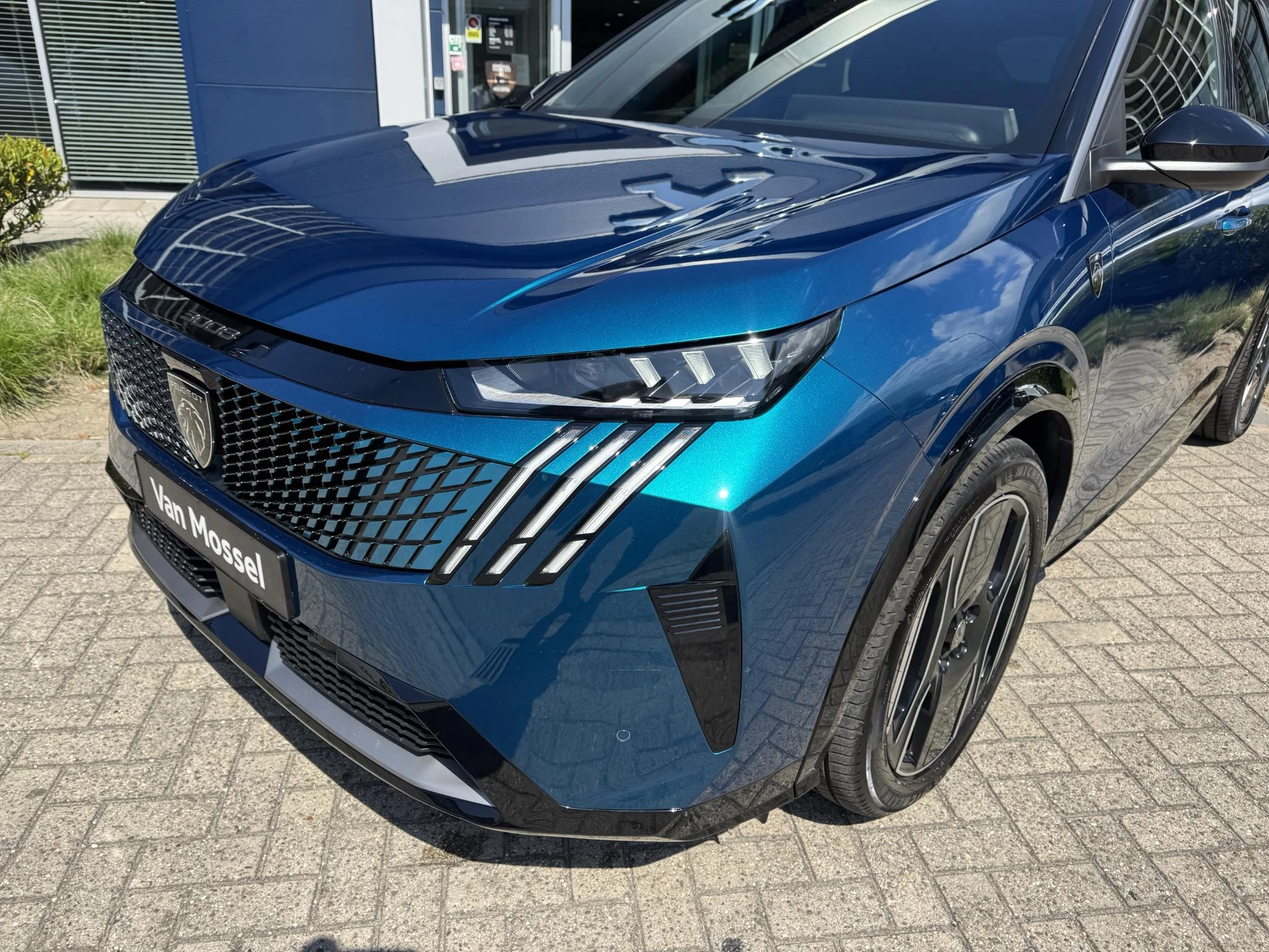 Peugeot-e-3008-image-8