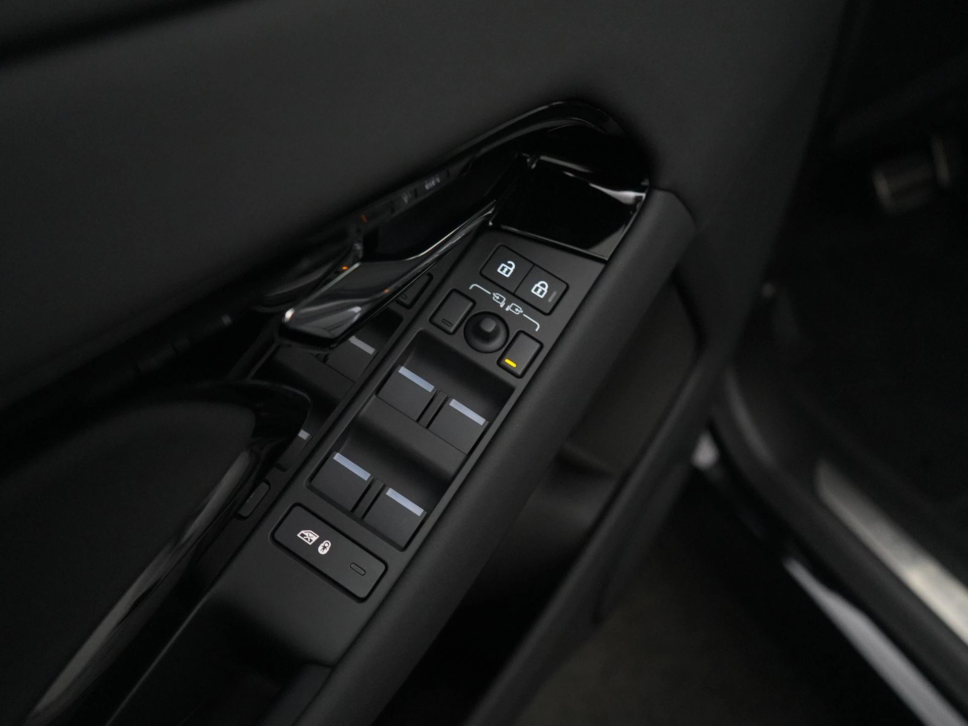 Land Rover-Range Rover Evoque-image-33