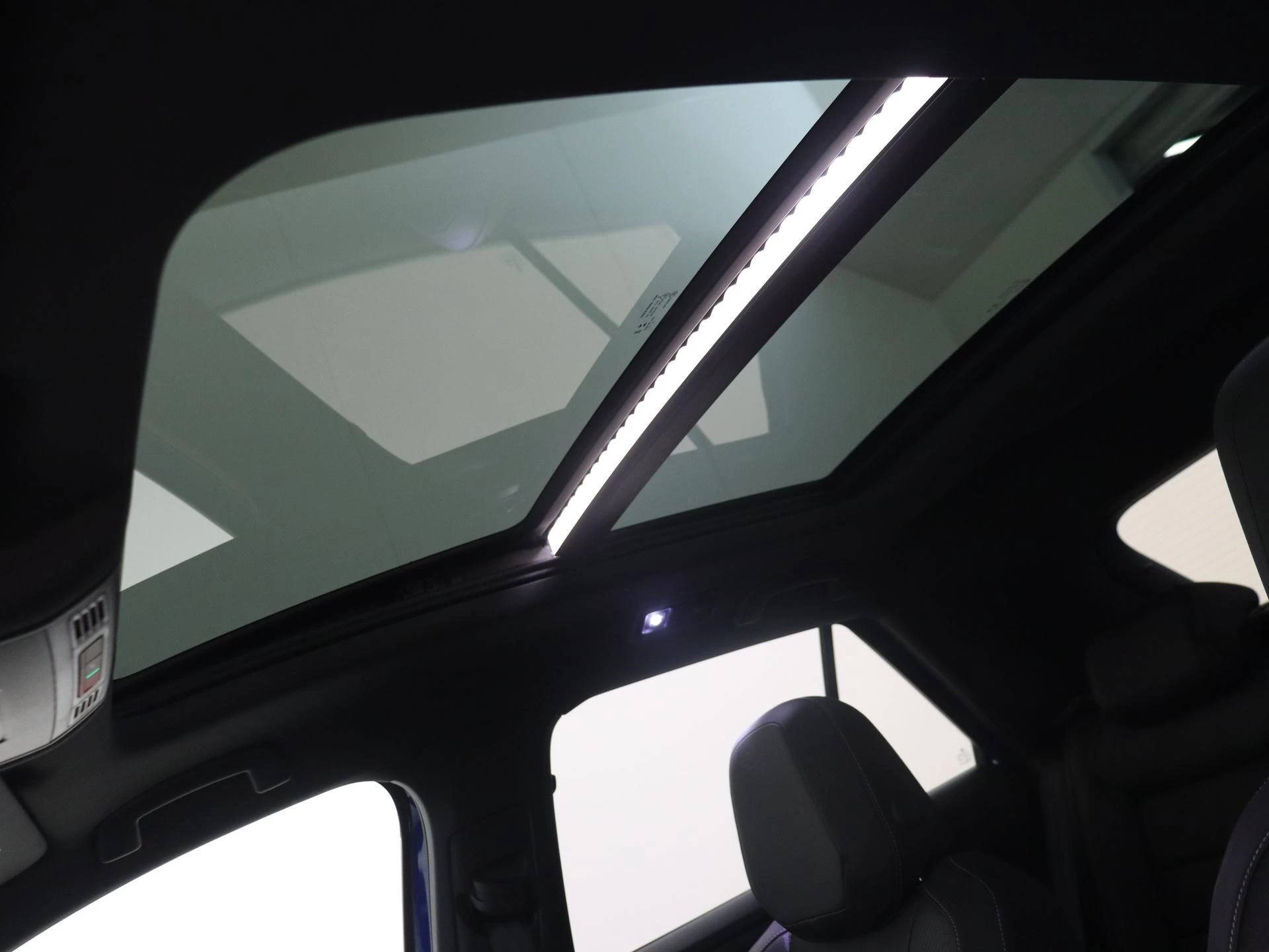 Volkswagen-T-Roc-image-26