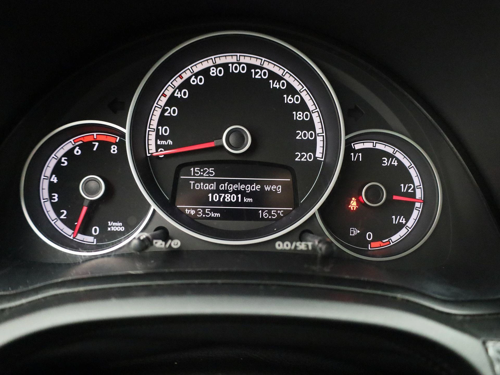Volkswagen-up!-image-7