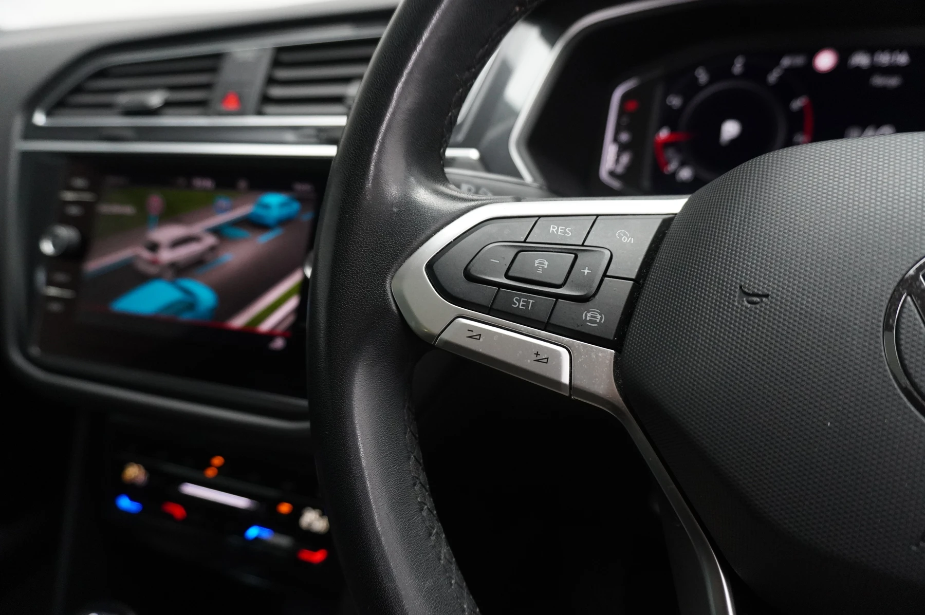 Volkswagen-Tiguan-image-30