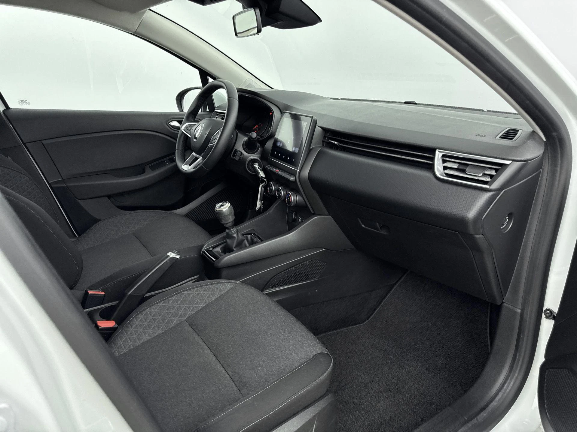 Renault-Clio-image-16