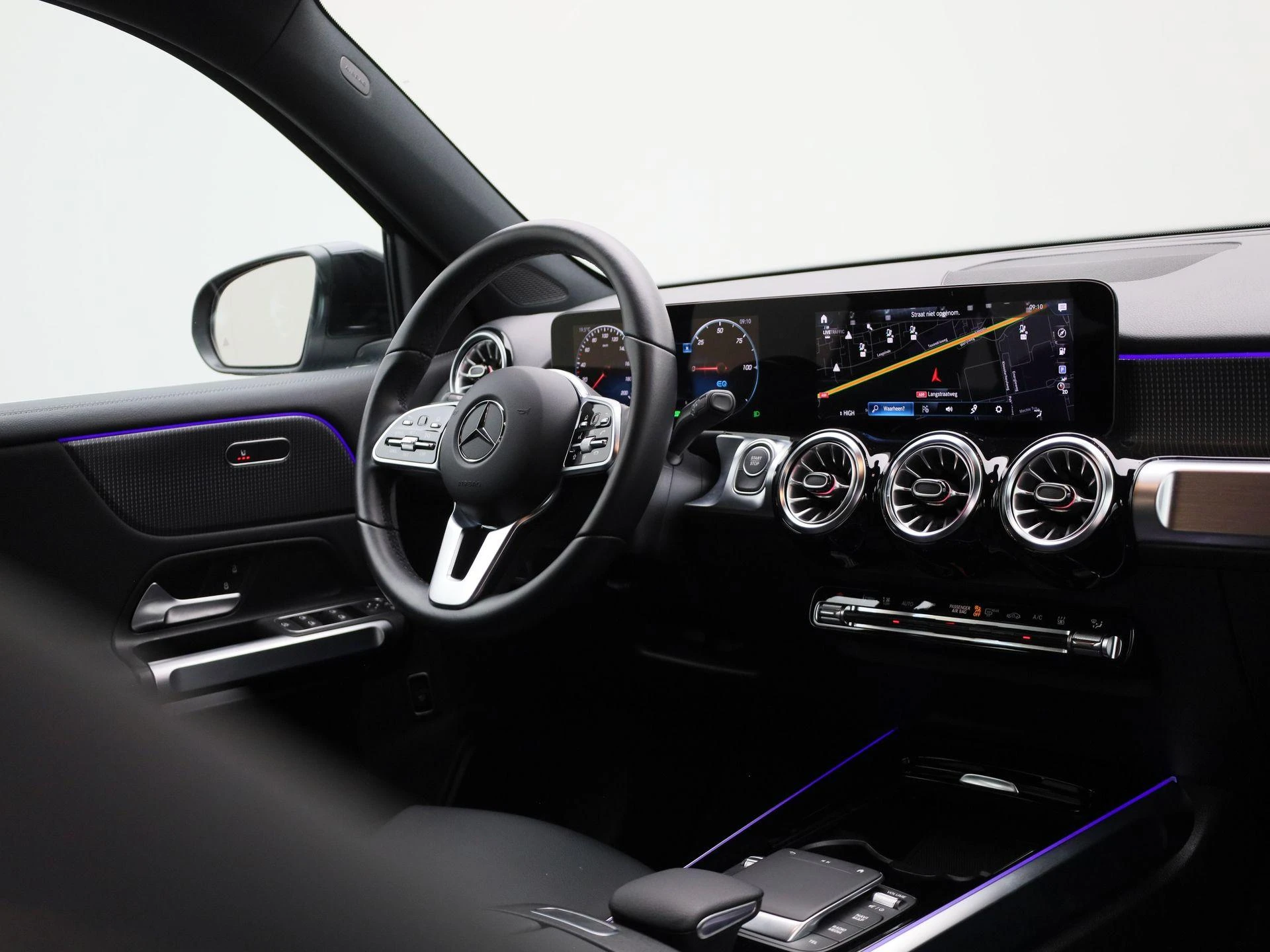 Mercedes-Benz-EQB-image-37