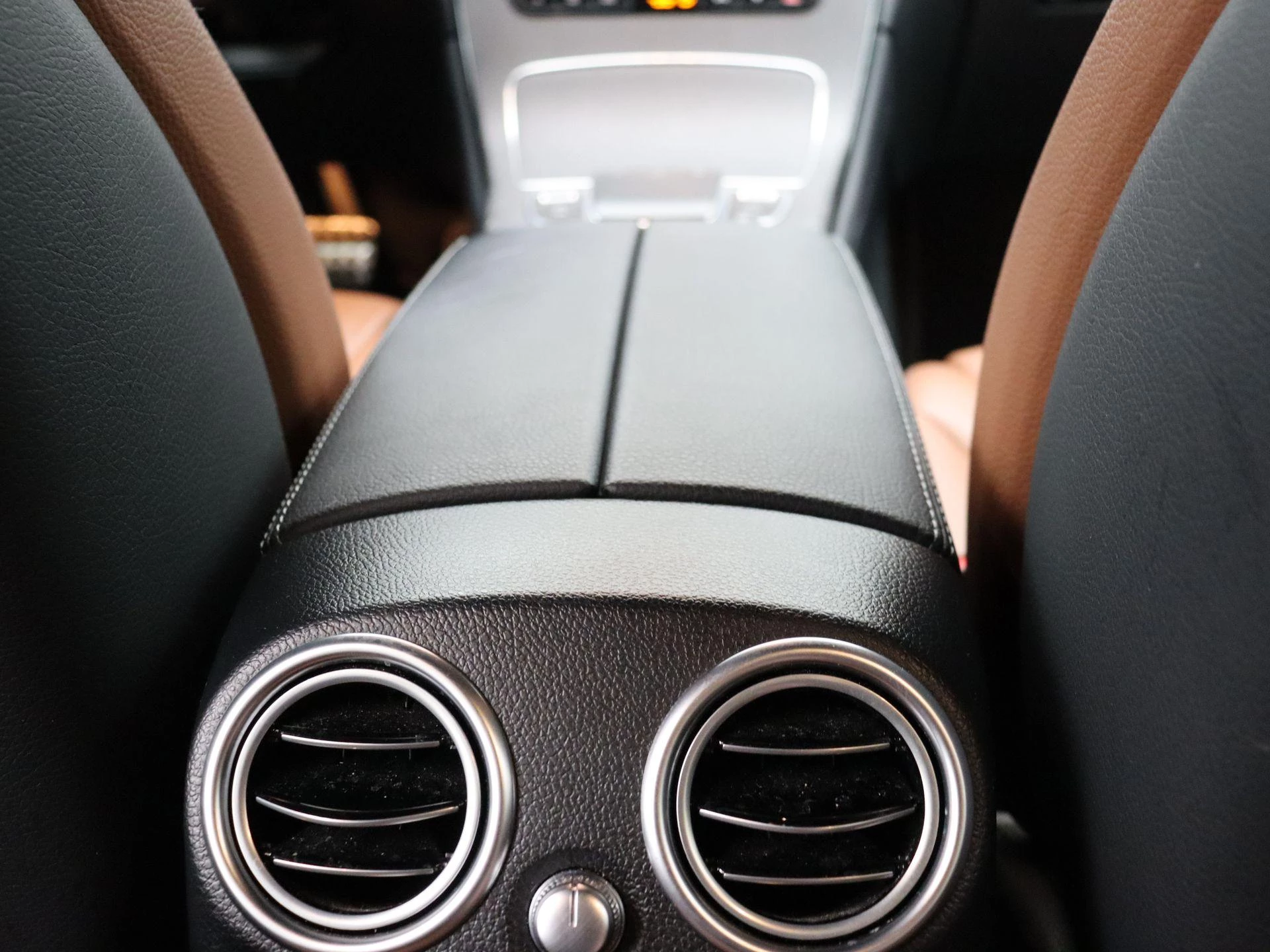 Mercedes-Benz-GLC-image-17