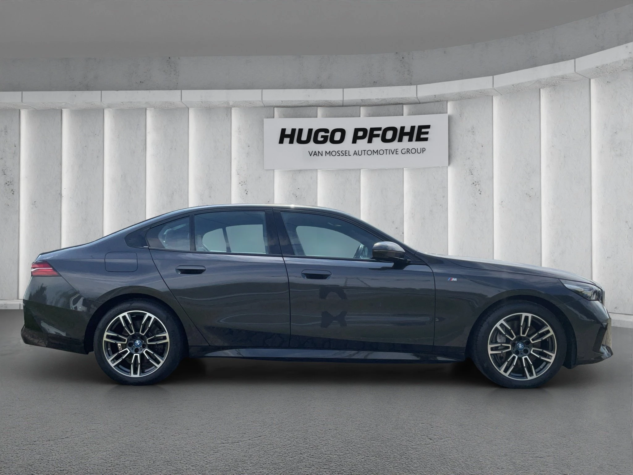 BMW 5er Reihe 550e xDrive M Sport . Driving Prof