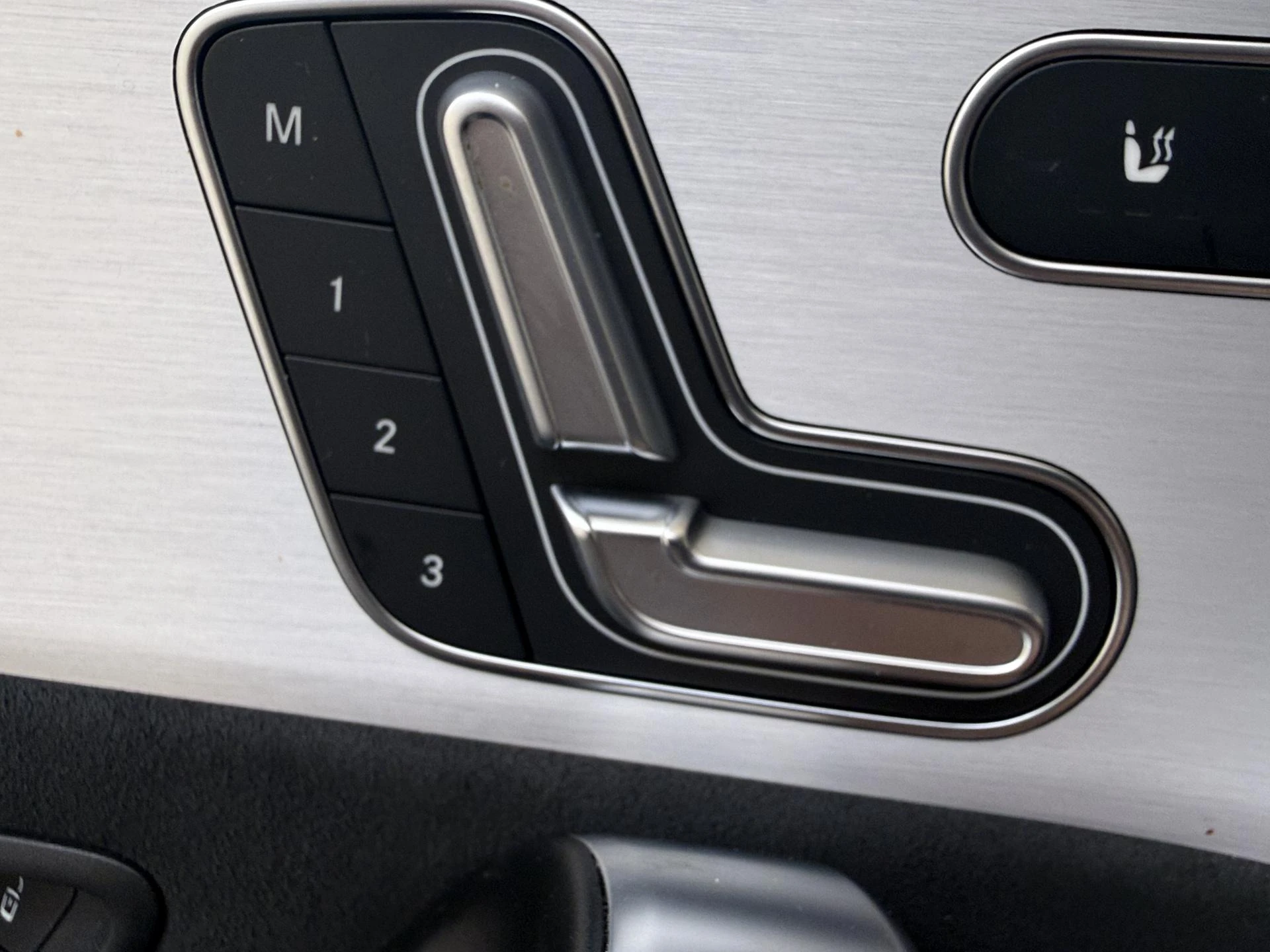 Mercedes-Benz-CLA-image-26