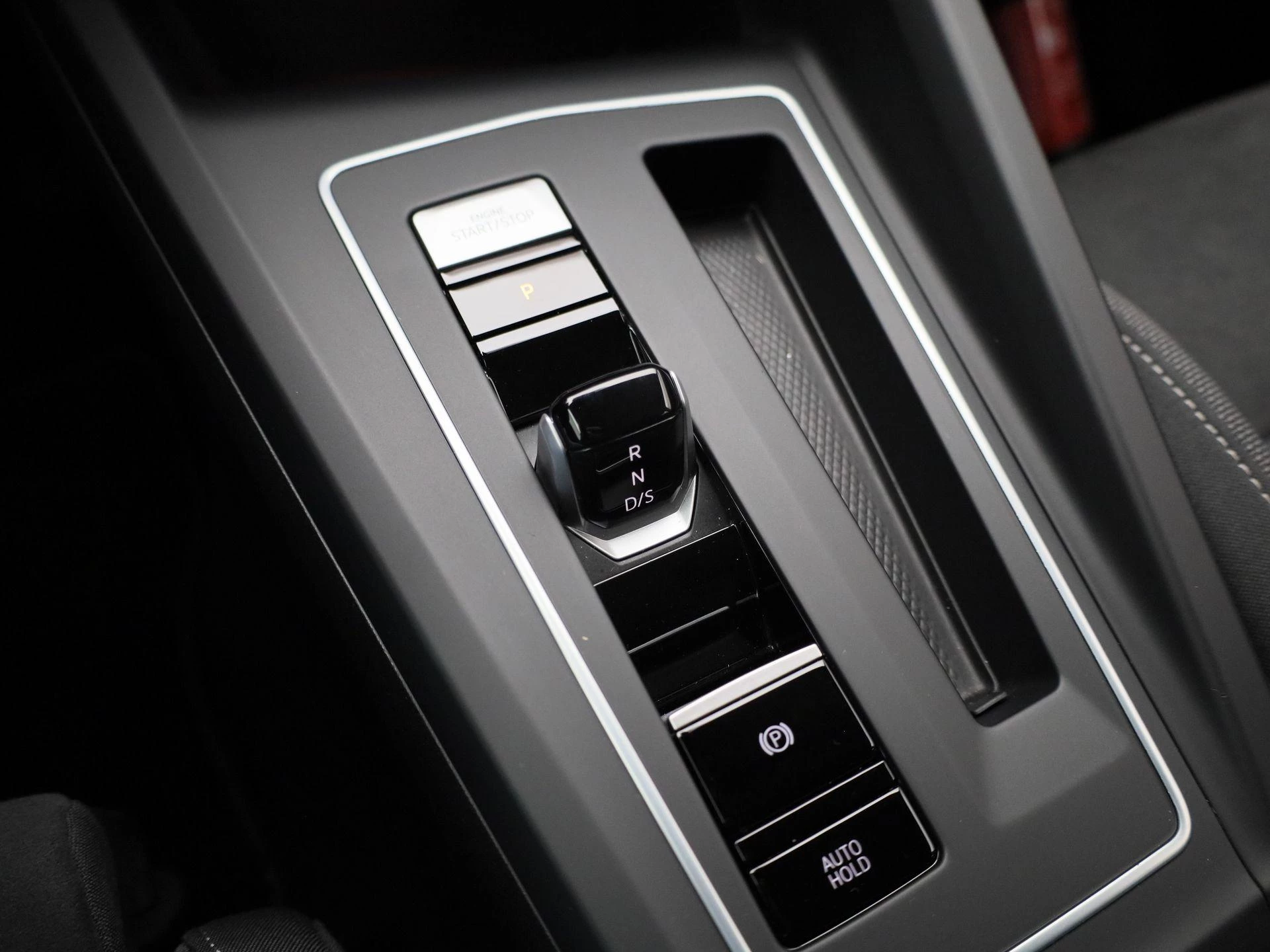 Volkswagen-Golf-image-24