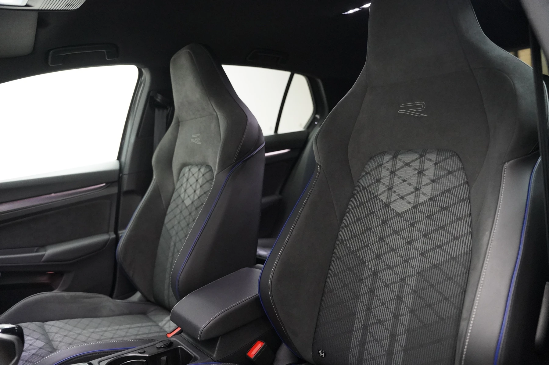 Volkswagen-Golf-image-9