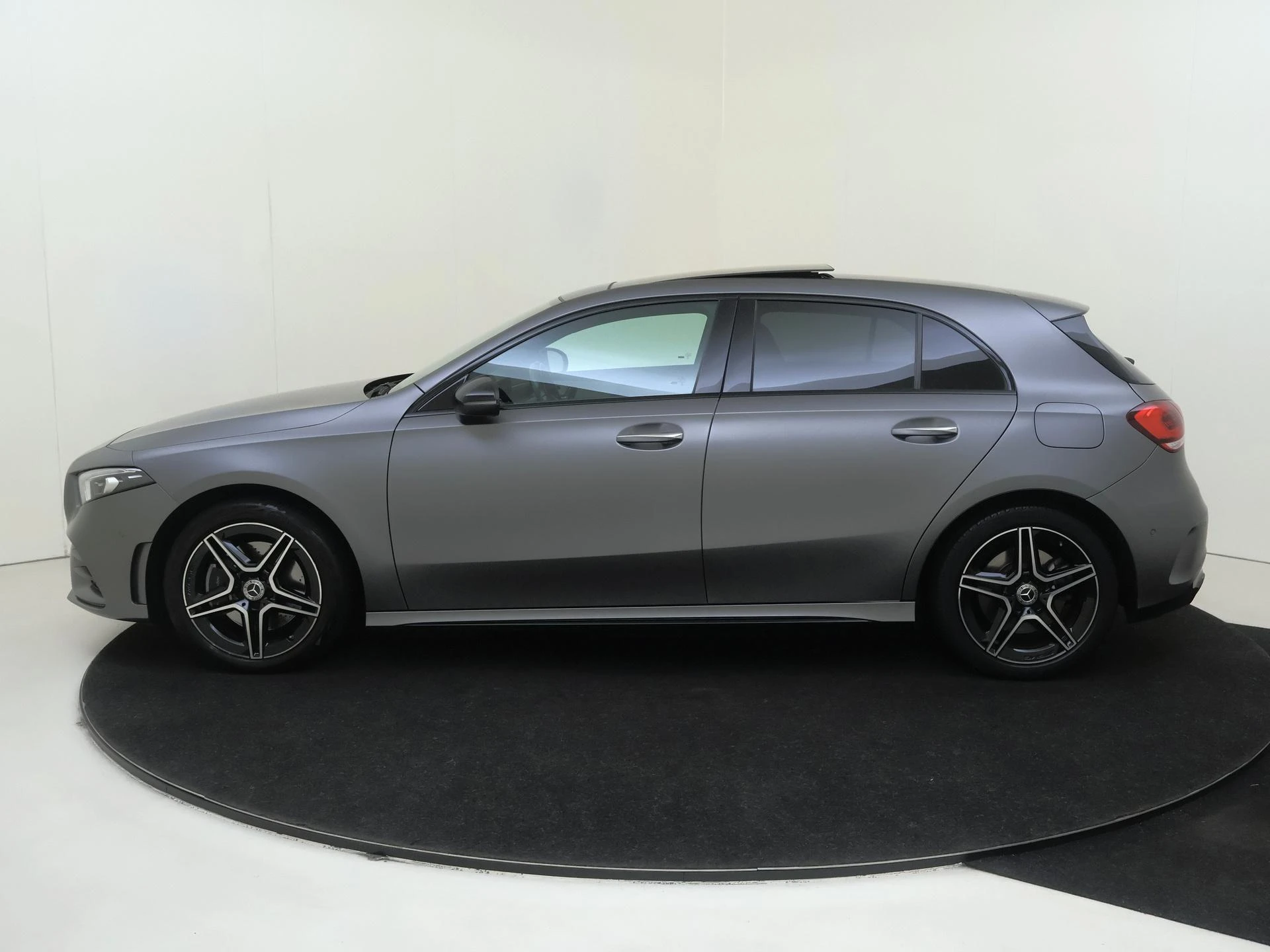 Mercedes-Benz-A-Klasse-image-7