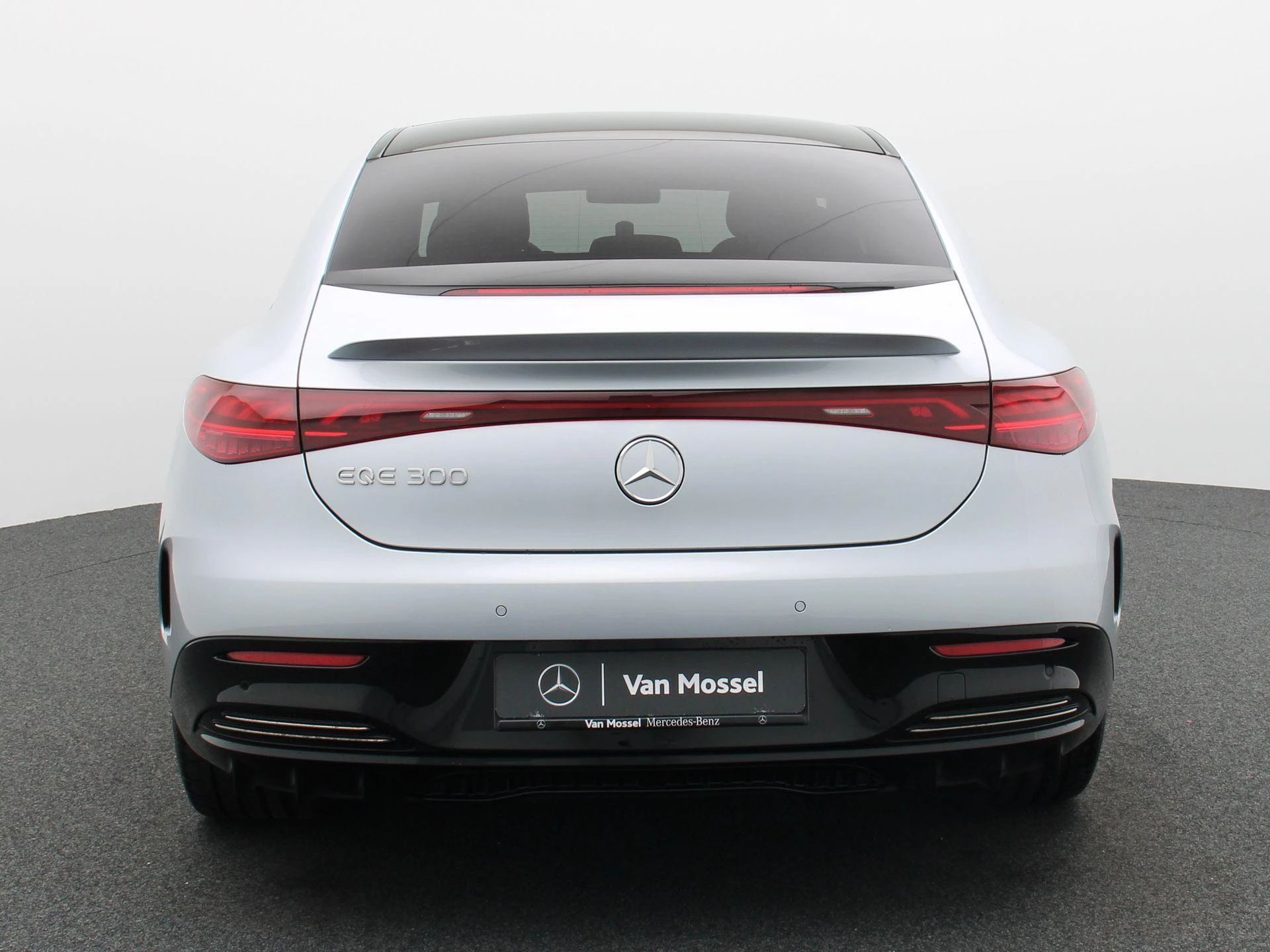Mercedes-Benz-EQE-image-4