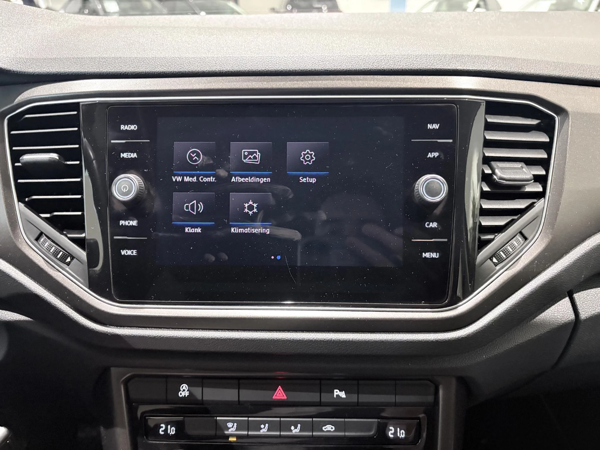 Volkswagen-T-Roc-image-21