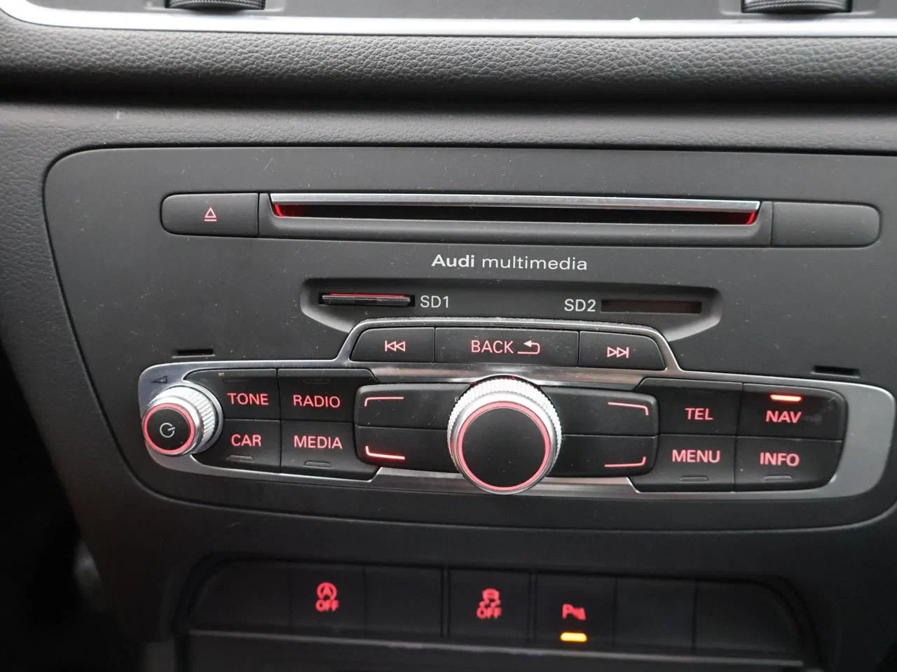 Audi Q3 Audi Q3 1.4TFSI 125PK *LEDER*CRUISE CONTROL*NAVI*CD SPELER*BLTH*PDC*AIRCO*ZETELVERWARMING*...*