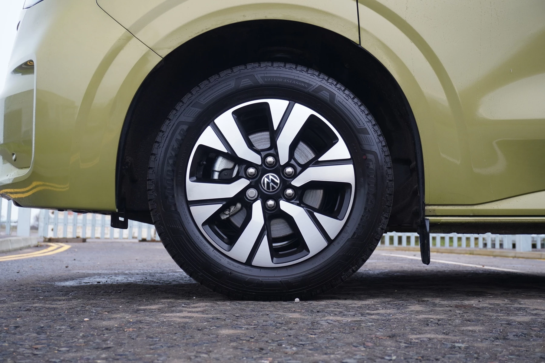 Volkswagen-Transporter-image-4