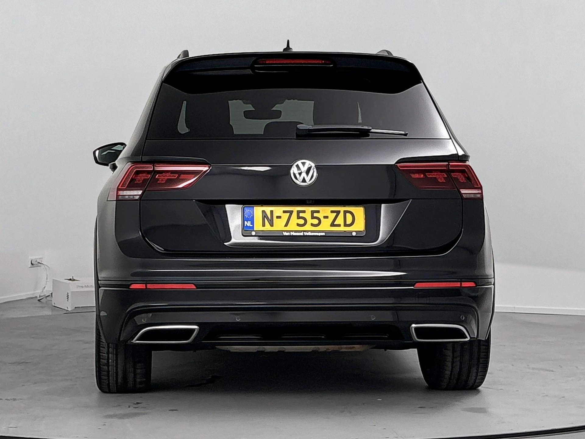Volkswagen-Tiguan-image-2