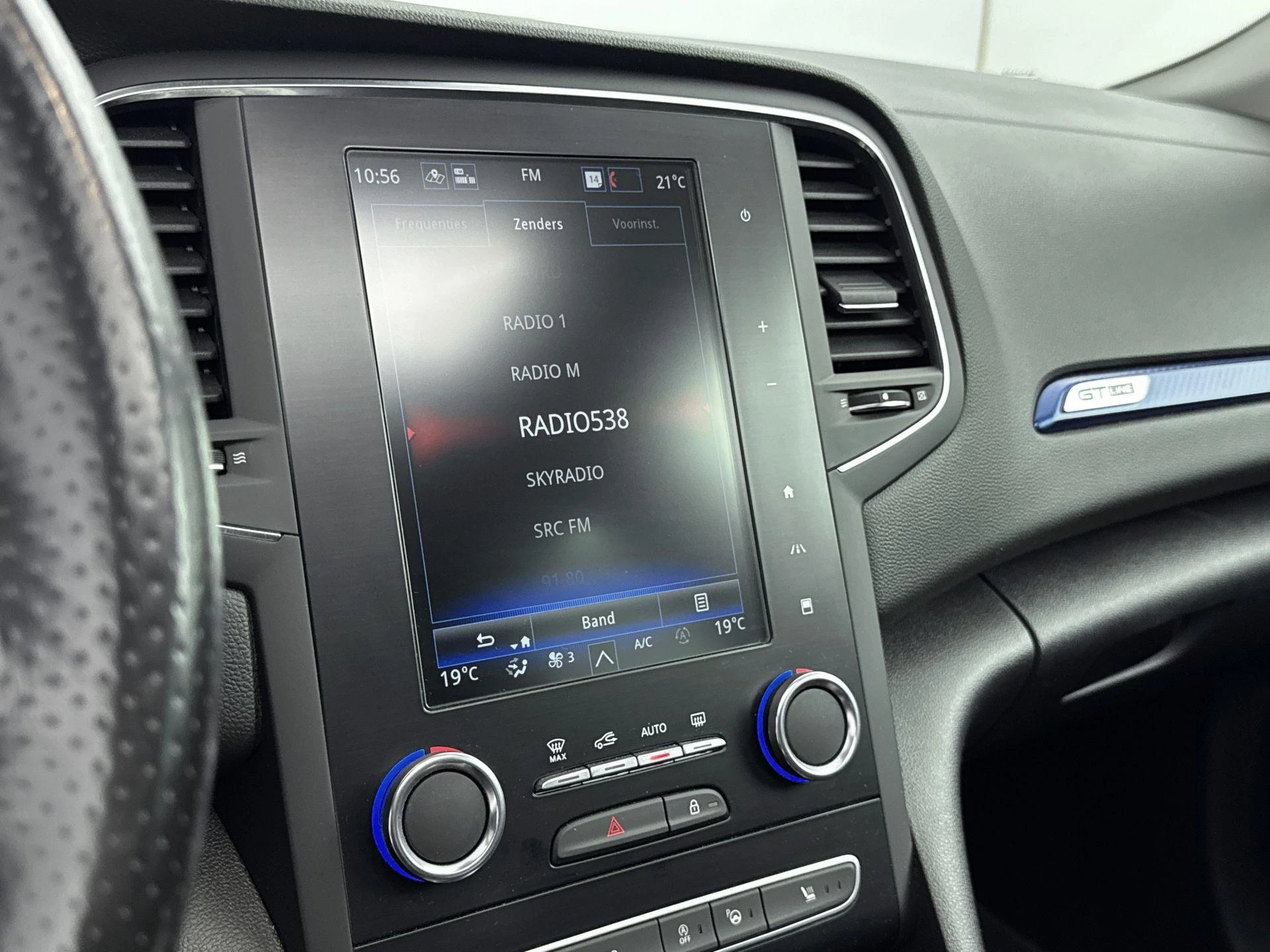 Renault-Mégane Estate-image-5