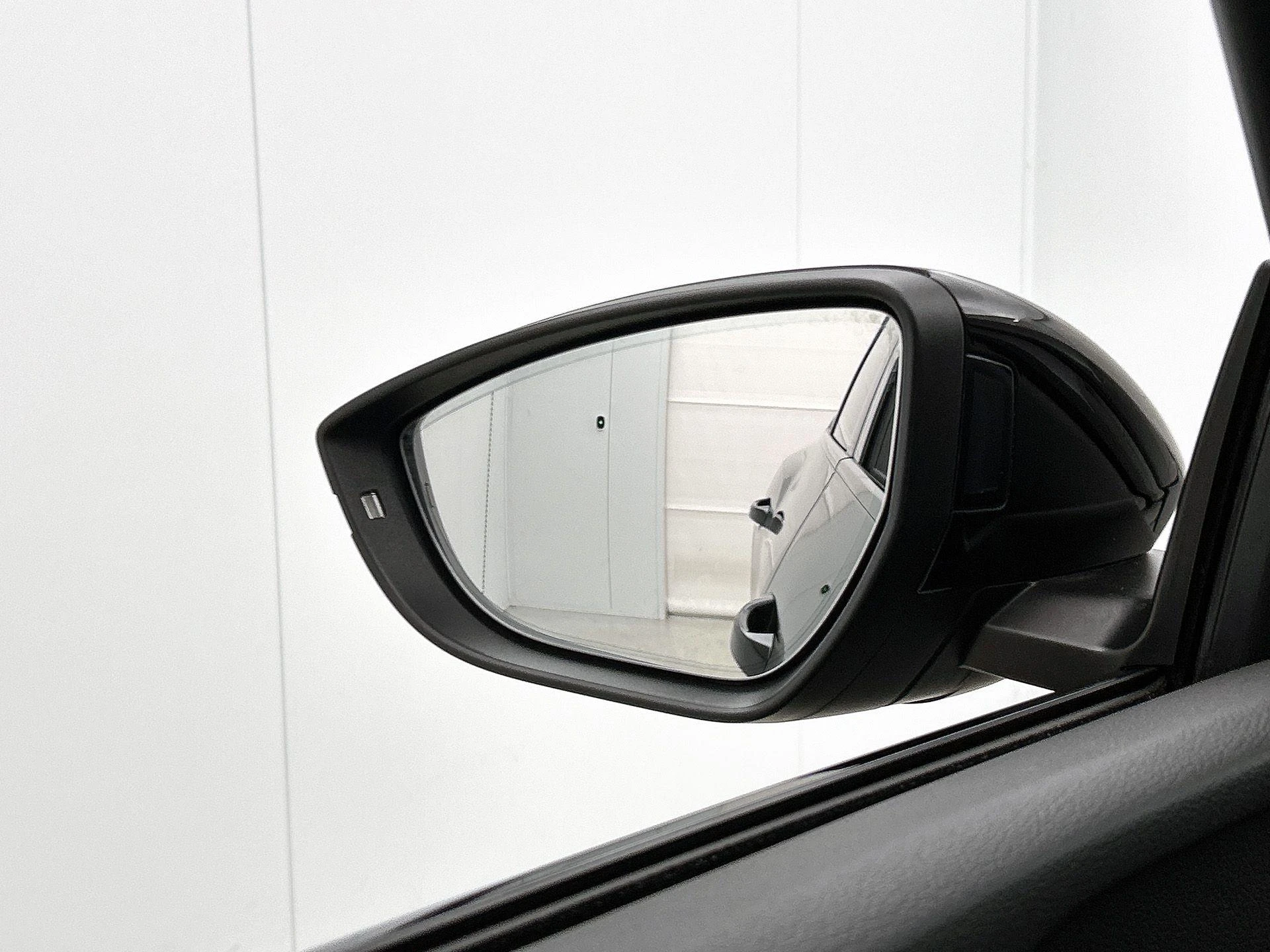 Audi-Q8 Sportback e-tron-image-20