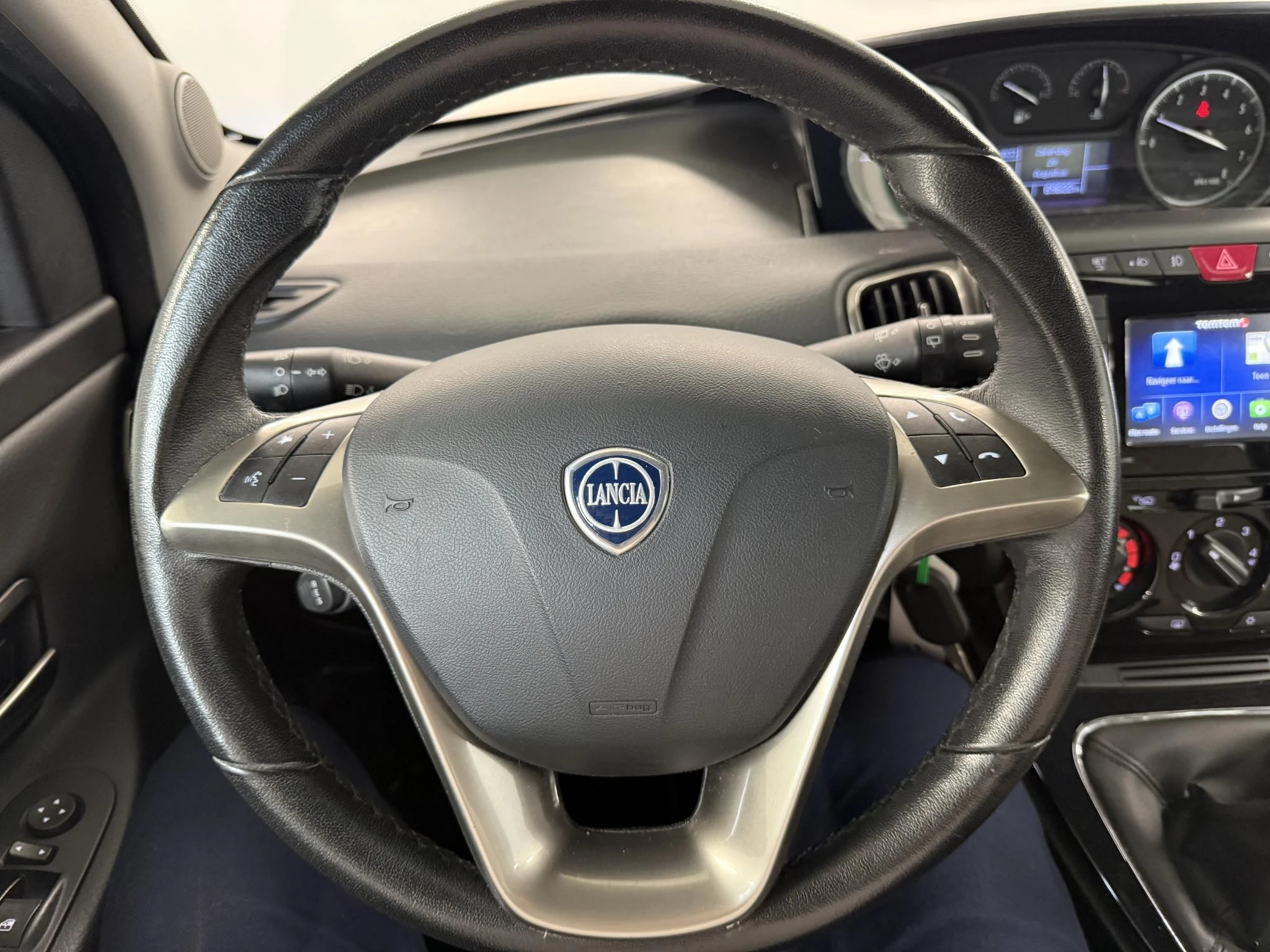 Lancia-Ypsilon-image-15