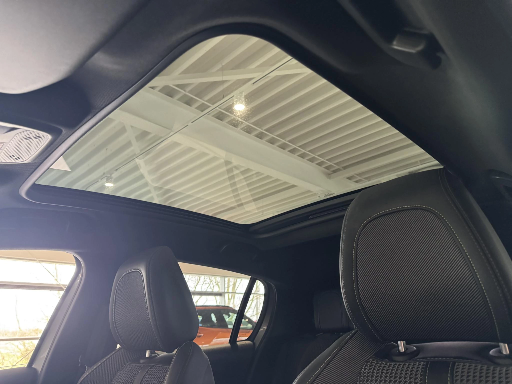 Peugeot-e-208-image-7