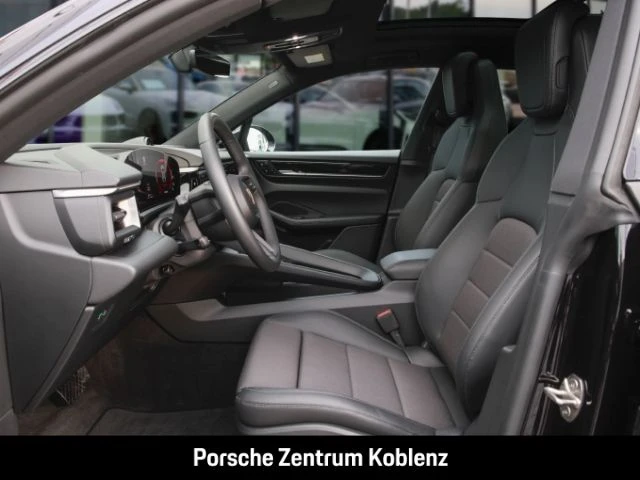 Porsche Macan 4 -