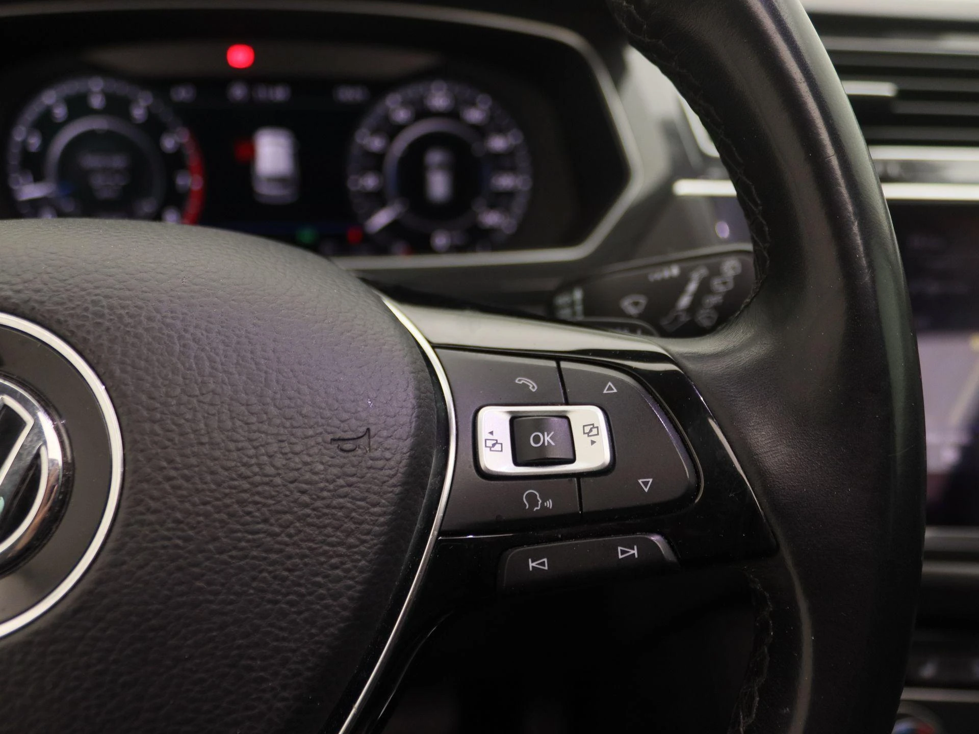 Volkswagen-Tiguan-image-19