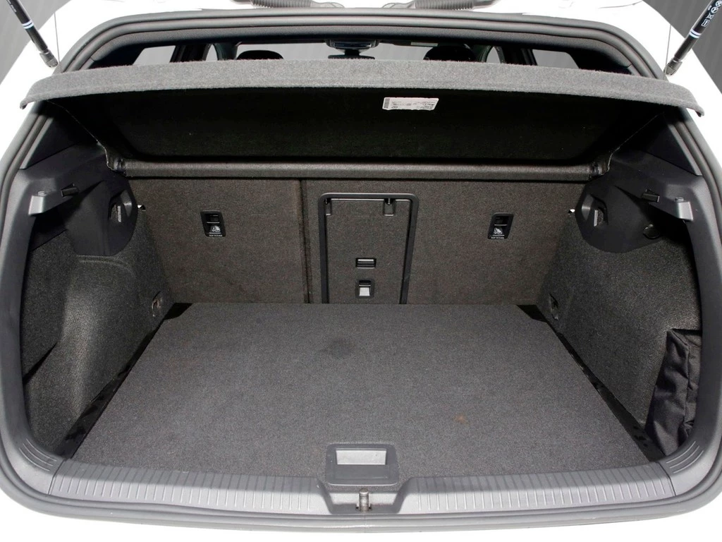 Volkswagen-Golf-image-6