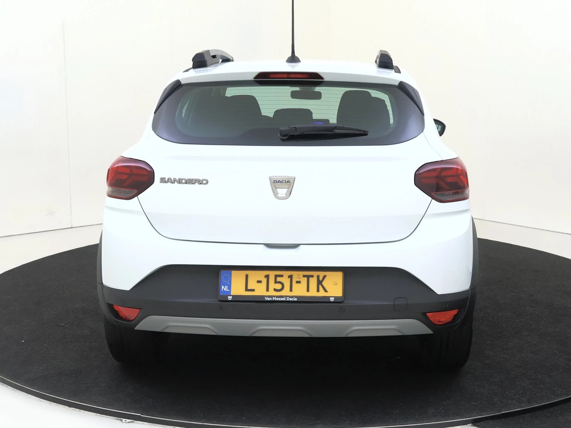 Dacia-Sandero Stepway-image-4