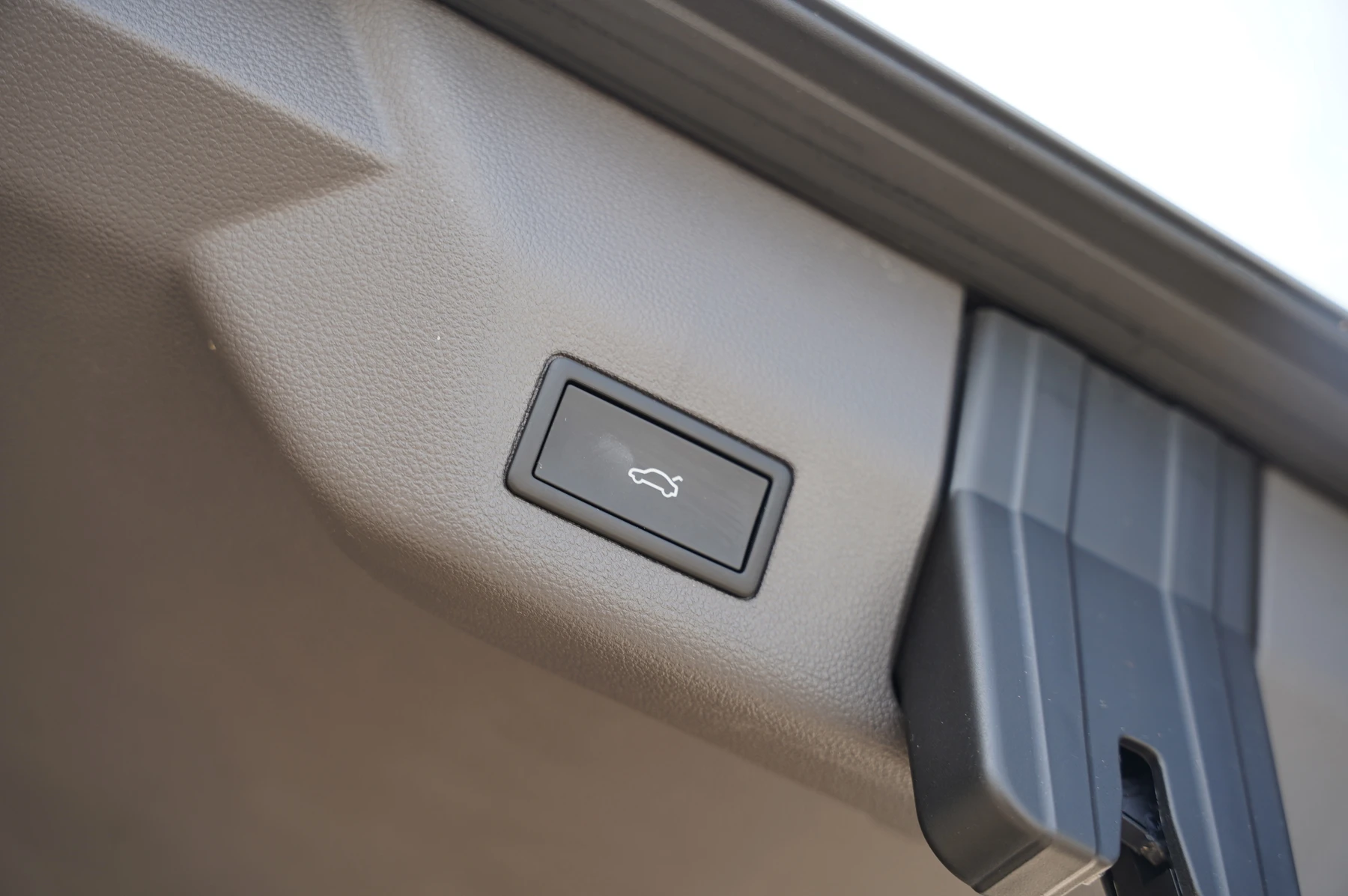 Volkswagen-Multivan-image-31