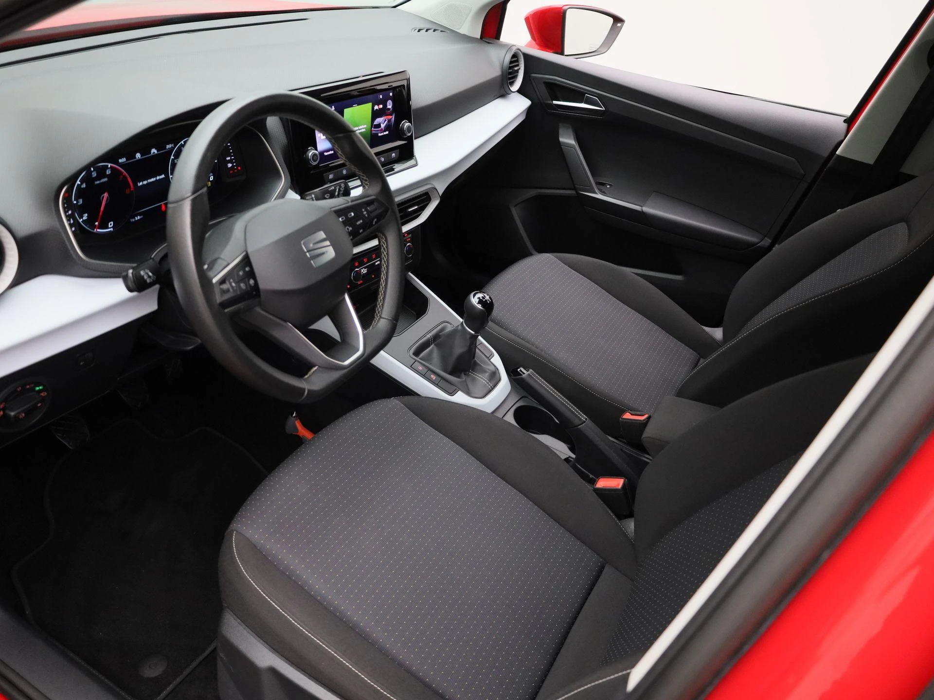 SEAT-Arona-image-15