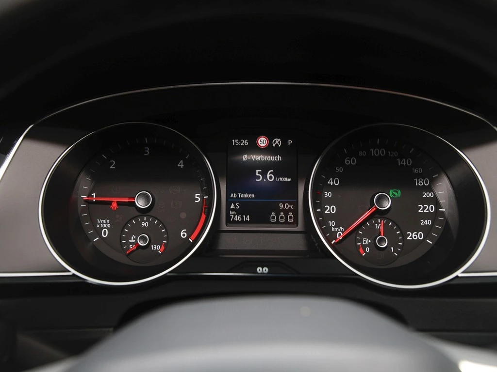 Volkswagen-Passat-image-13
