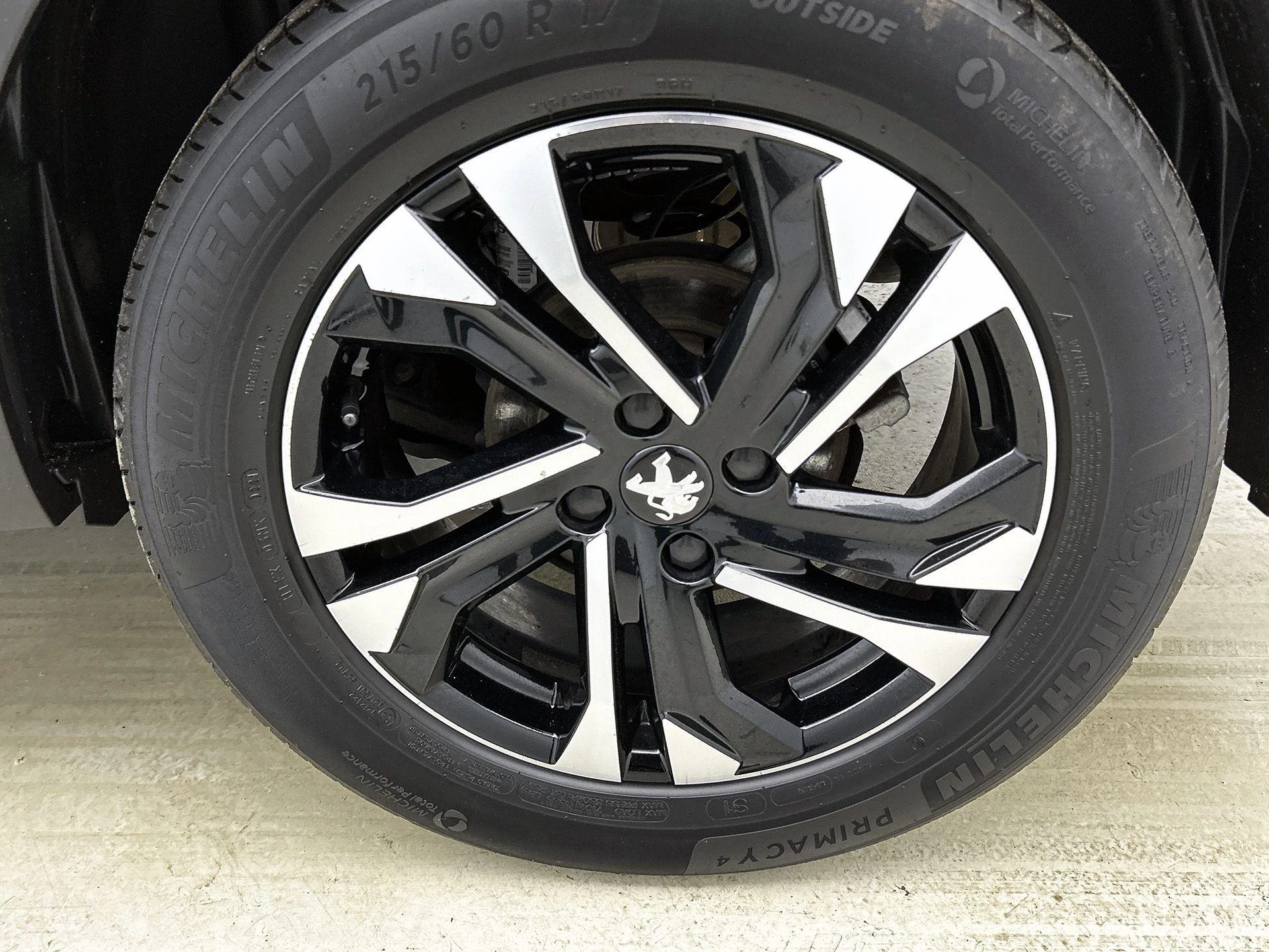 Peugeot 2008 1.2 PureTech Blue Lease Allure