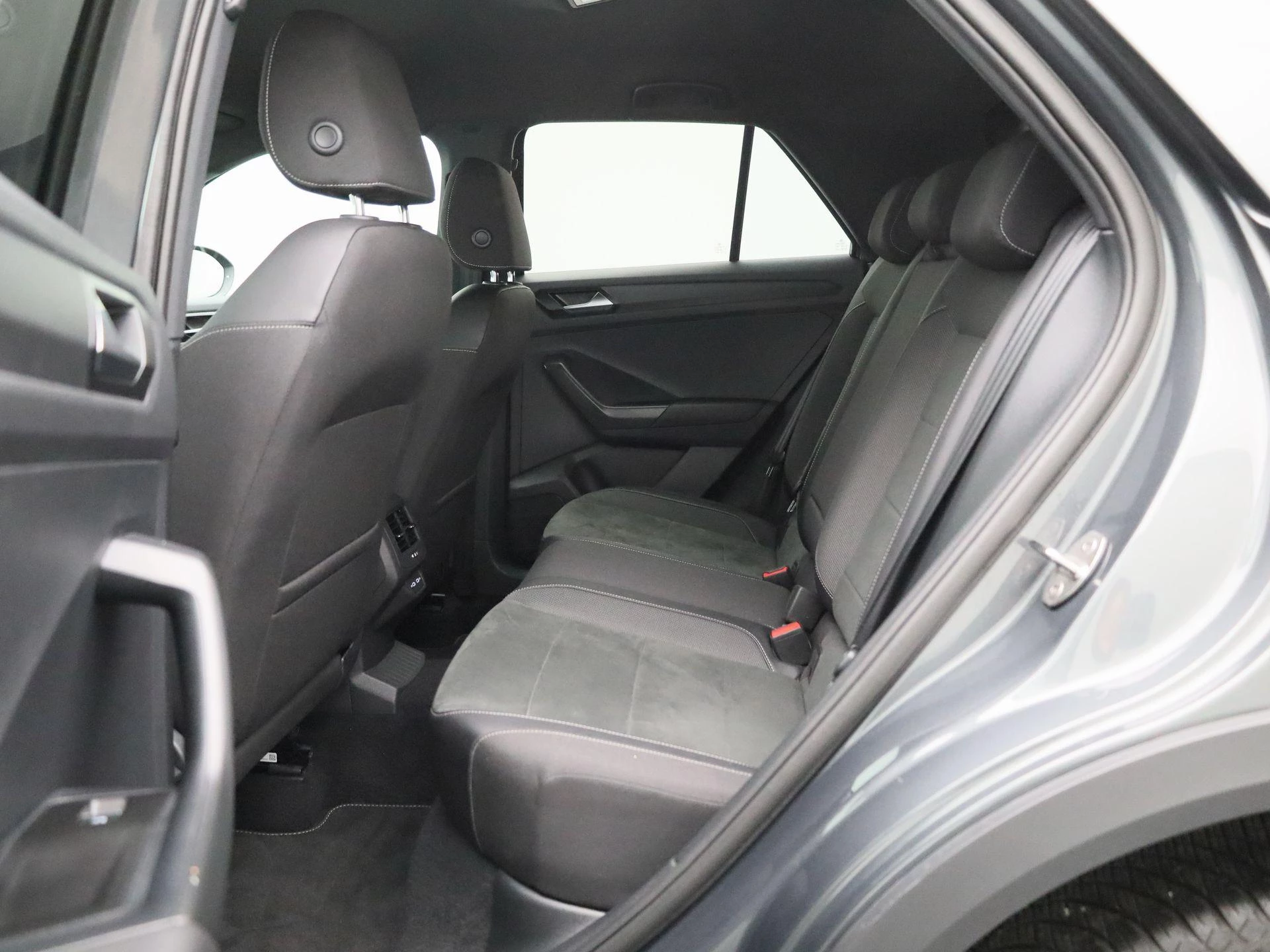 Volkswagen-T-Roc-image-11