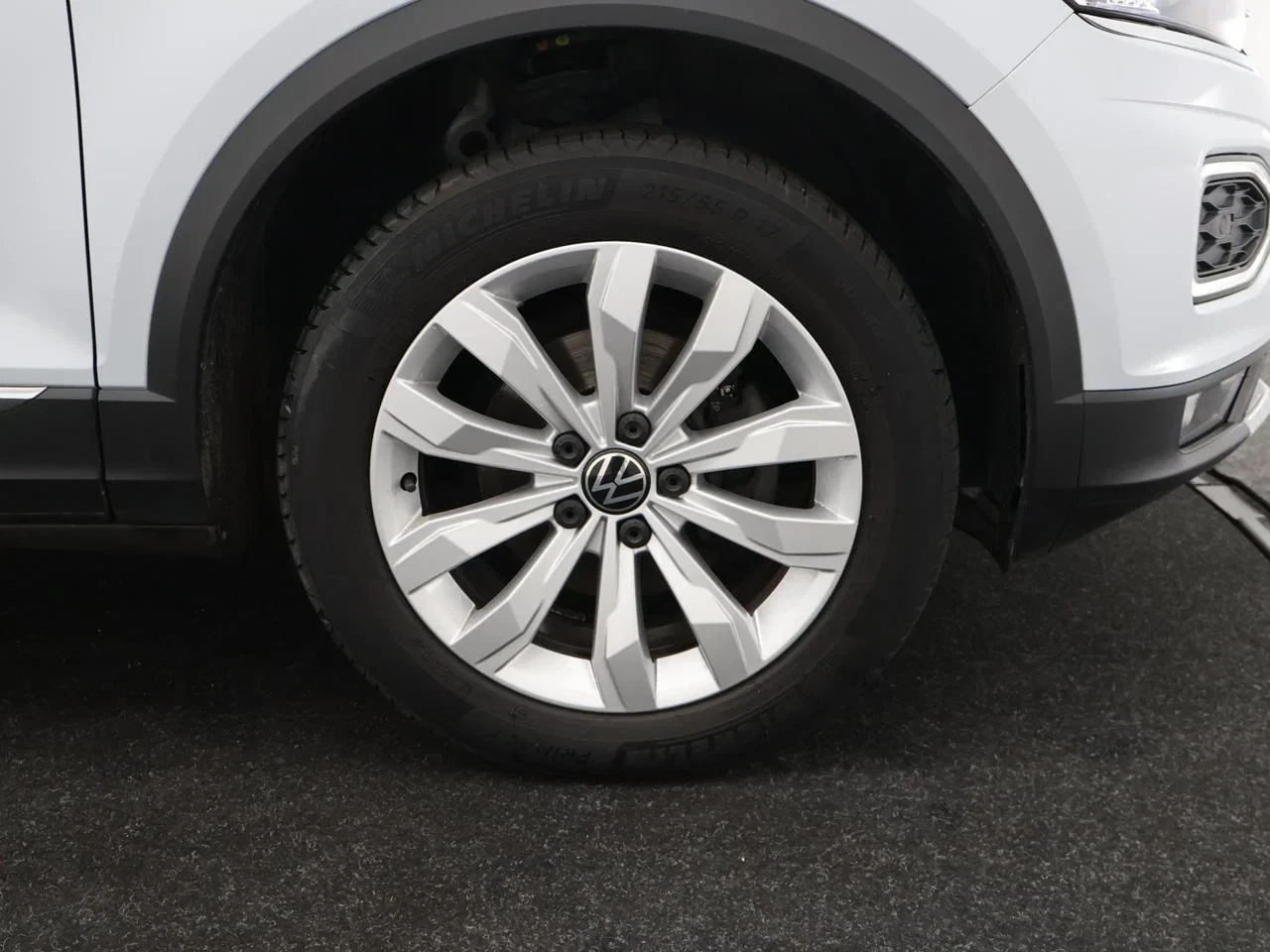 Volkswagen-T-Roc-image-2