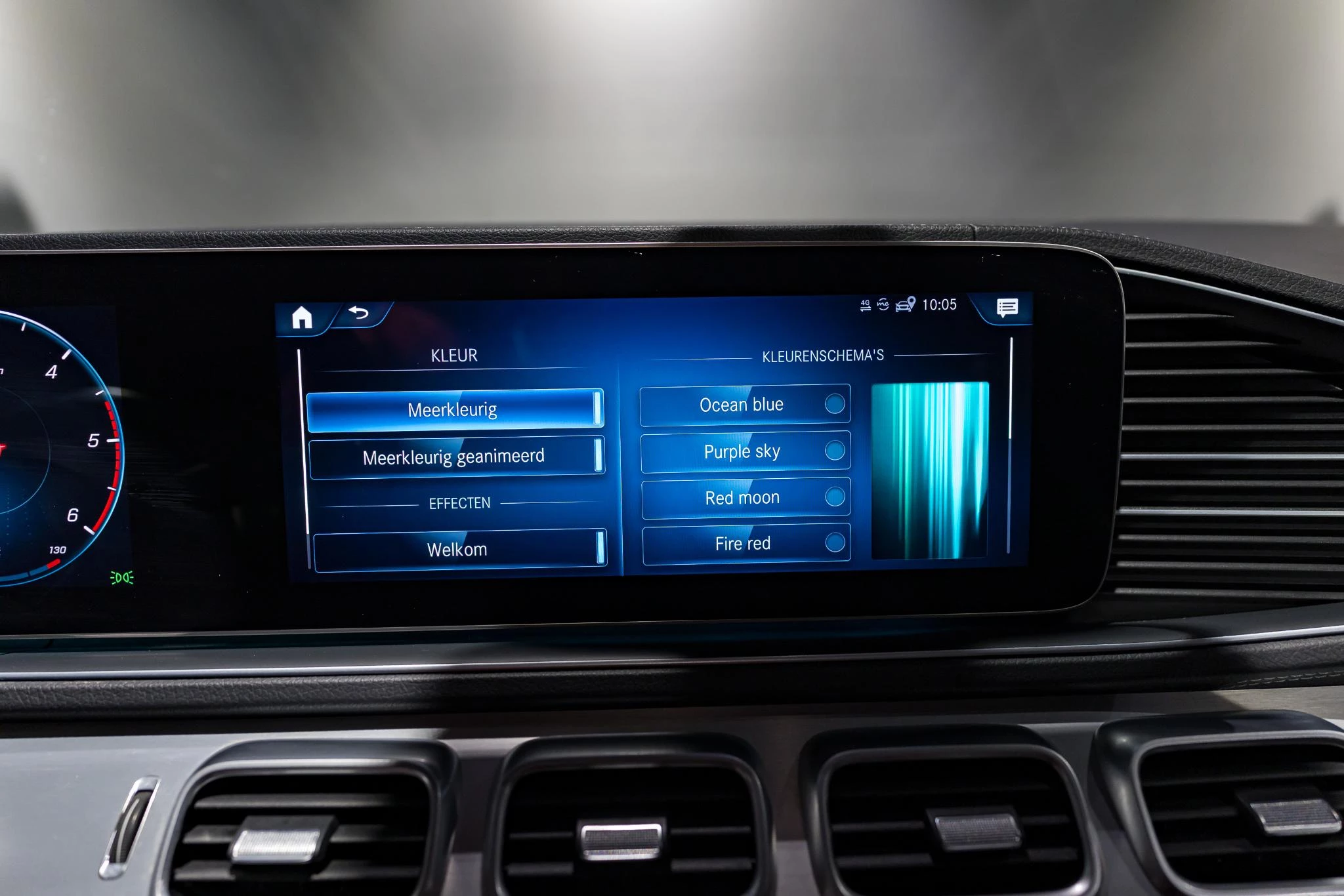 Mercedes-Benz-GLS-image-42