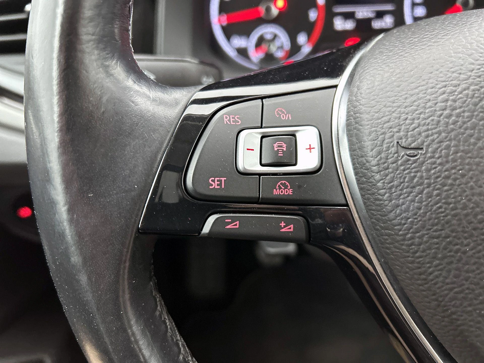 Volkswagen-Polo-image-5