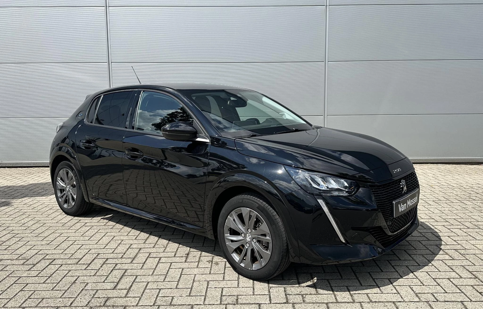Peugeot-e-208-image-7