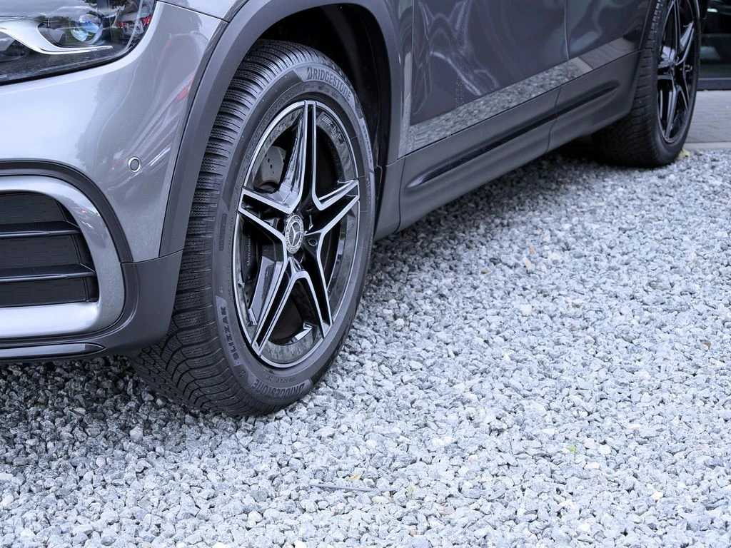 Mercedes-Benz-GLB 200-image-6