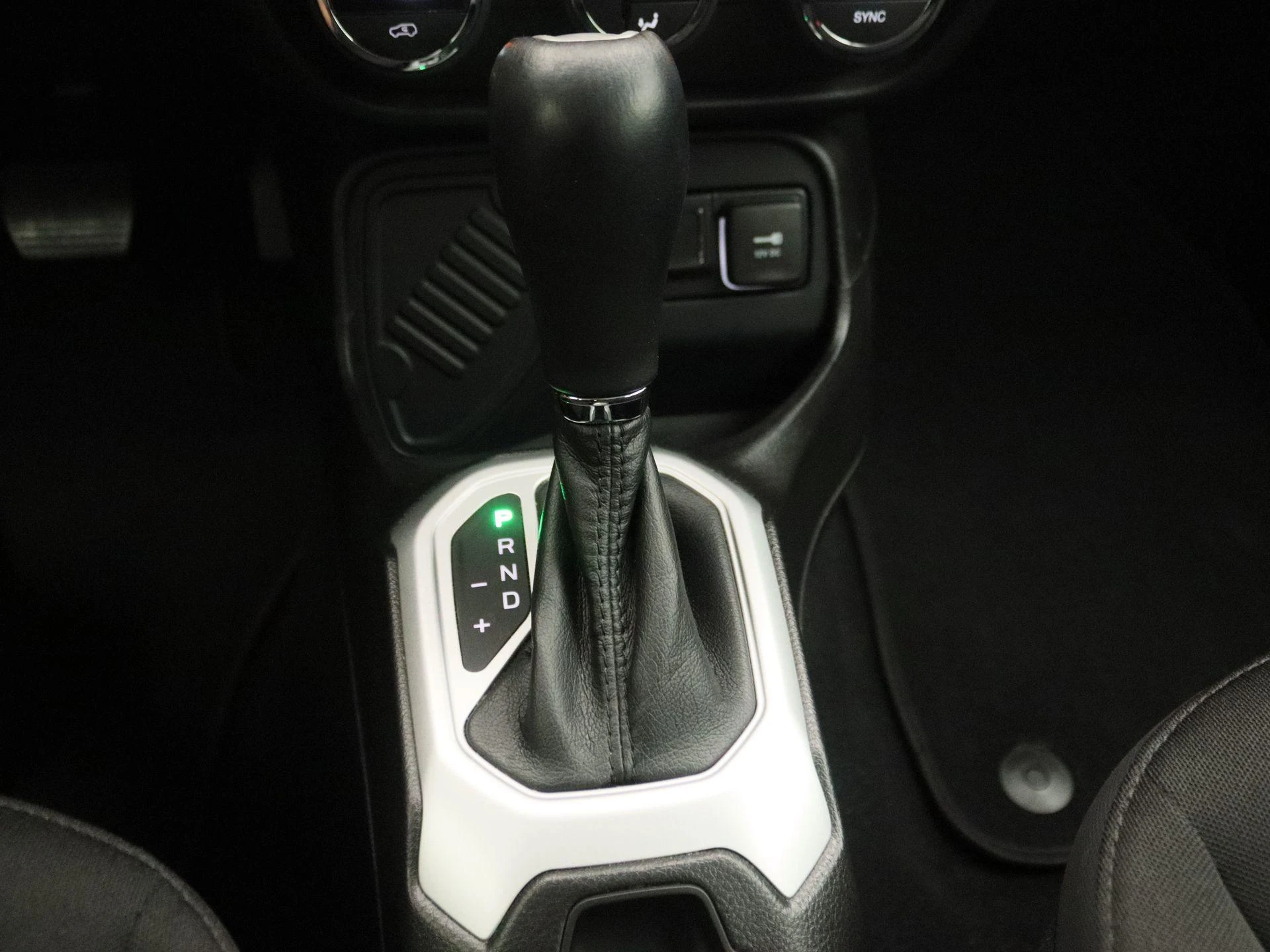 Jeep-Renegade-image-10