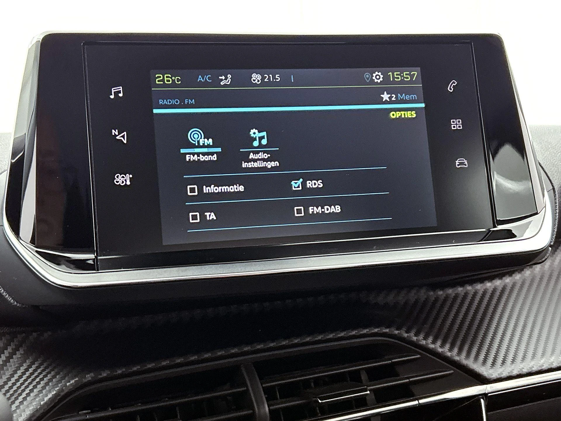Peugeot-e-2008-image-6
