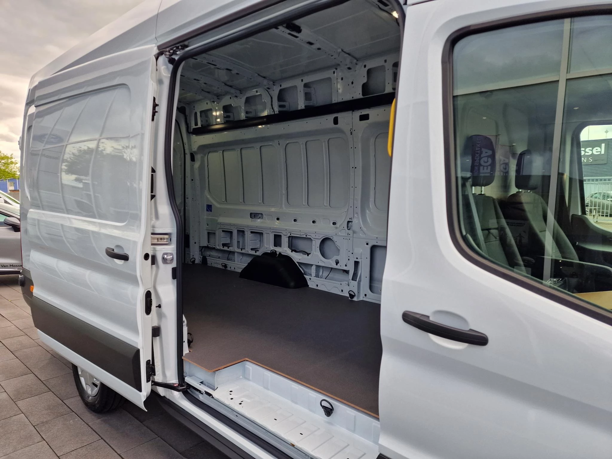 Ford-E-Transit-image-6