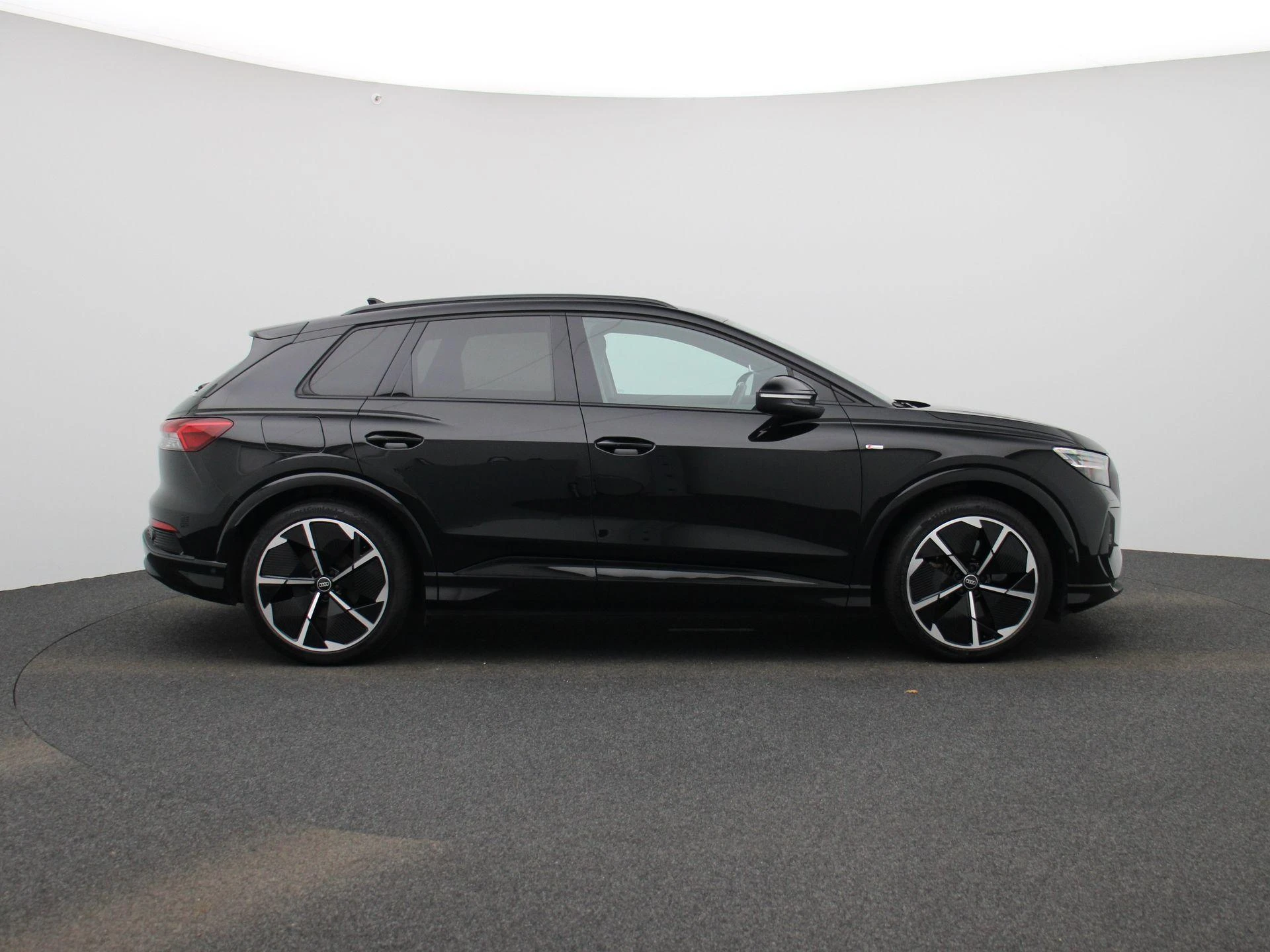 Audi-Q4 e-tron-image-5